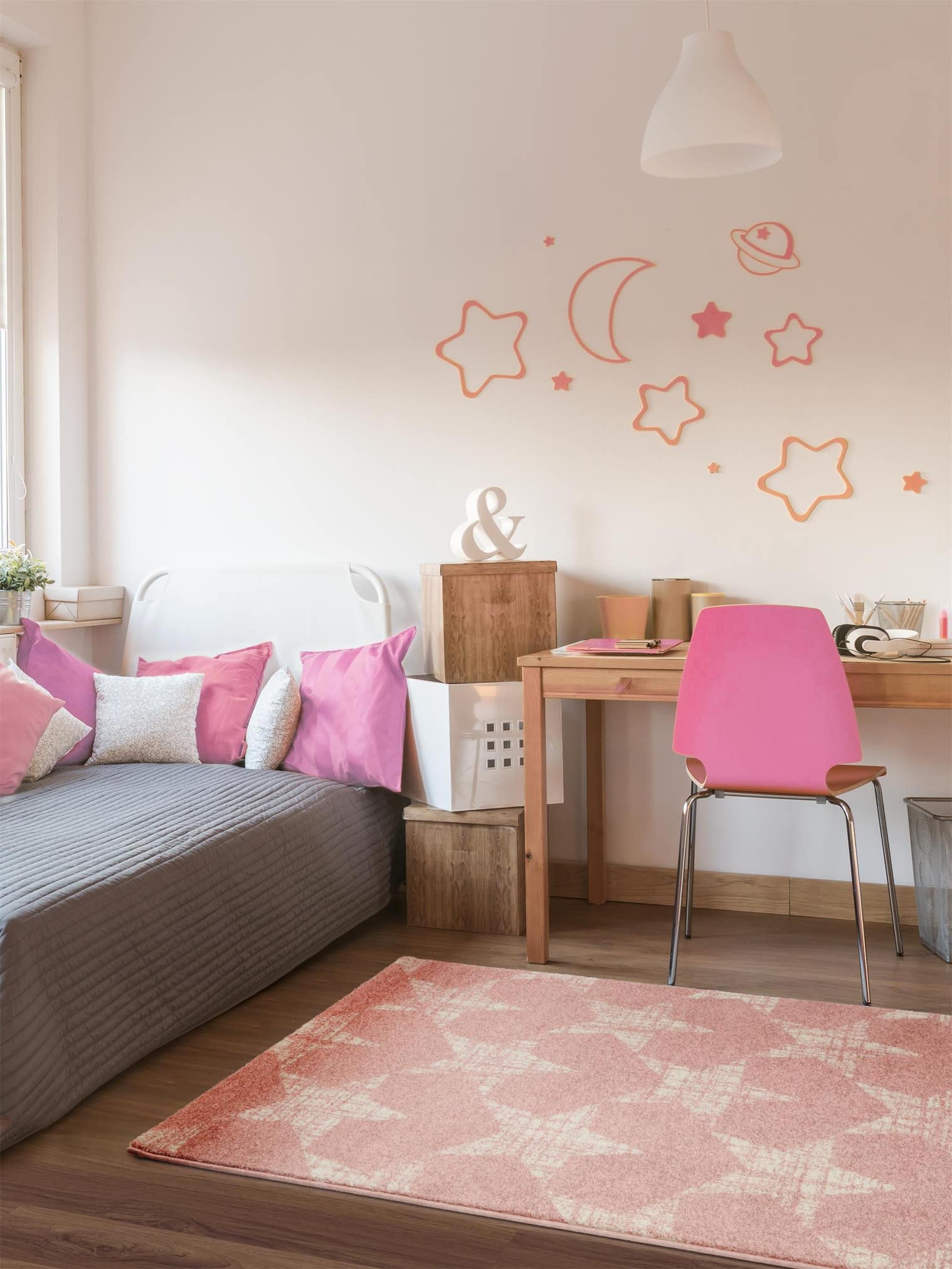 Teppich aus 100% Polypropylen in Rosa mit 6 bis 10 mm hohem Flor von benuta