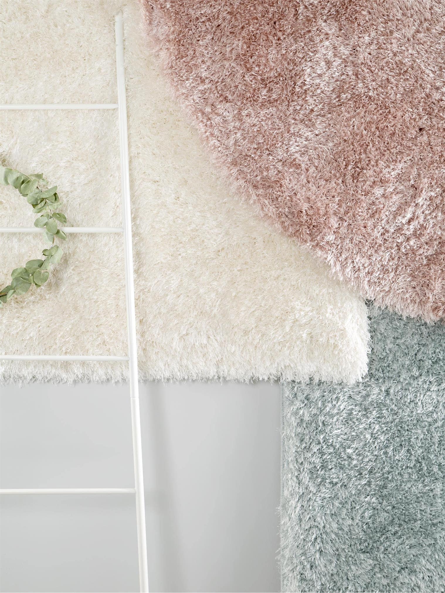 Teppich aus 50% Polyester, 50% Polypropylen in Weiß mit 51 bis 60 mm hohem Flor von benuta Pop
