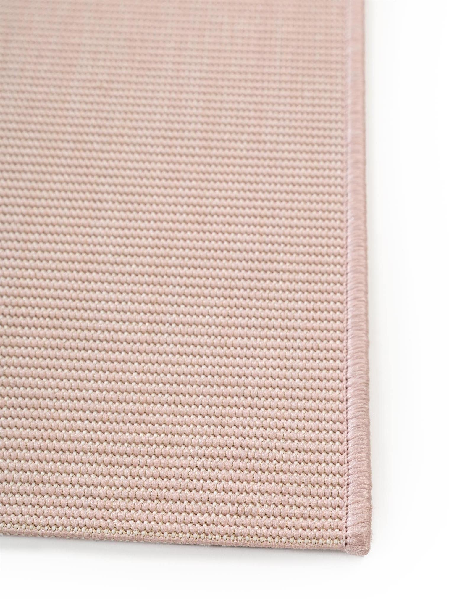 Teppich aus 100% Polypropylen in Rosa mit 6 bis 10 mm hohem Flor von benuta Nest