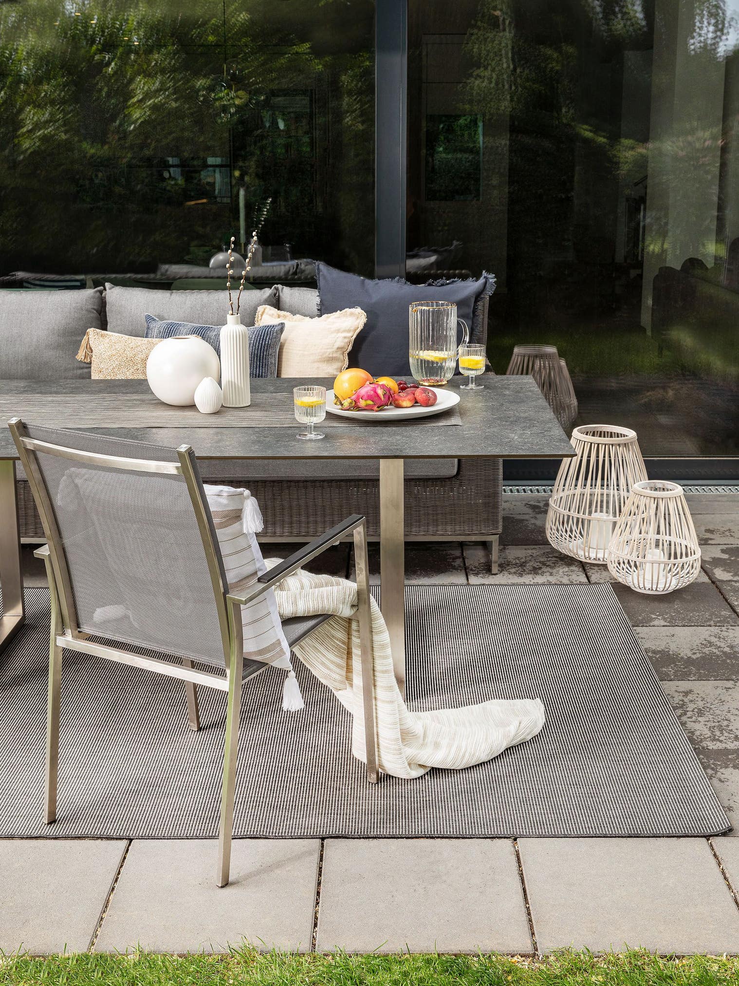 Rug made of 100% Polypropylene in Black with a 6 - 10 mm high pile by benuta Nest