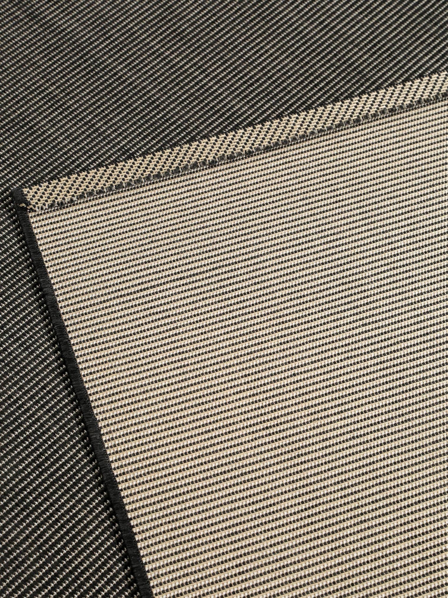Rug made of 100% Polypropylene in Black with a 6 - 10 mm high pile by benuta Nest