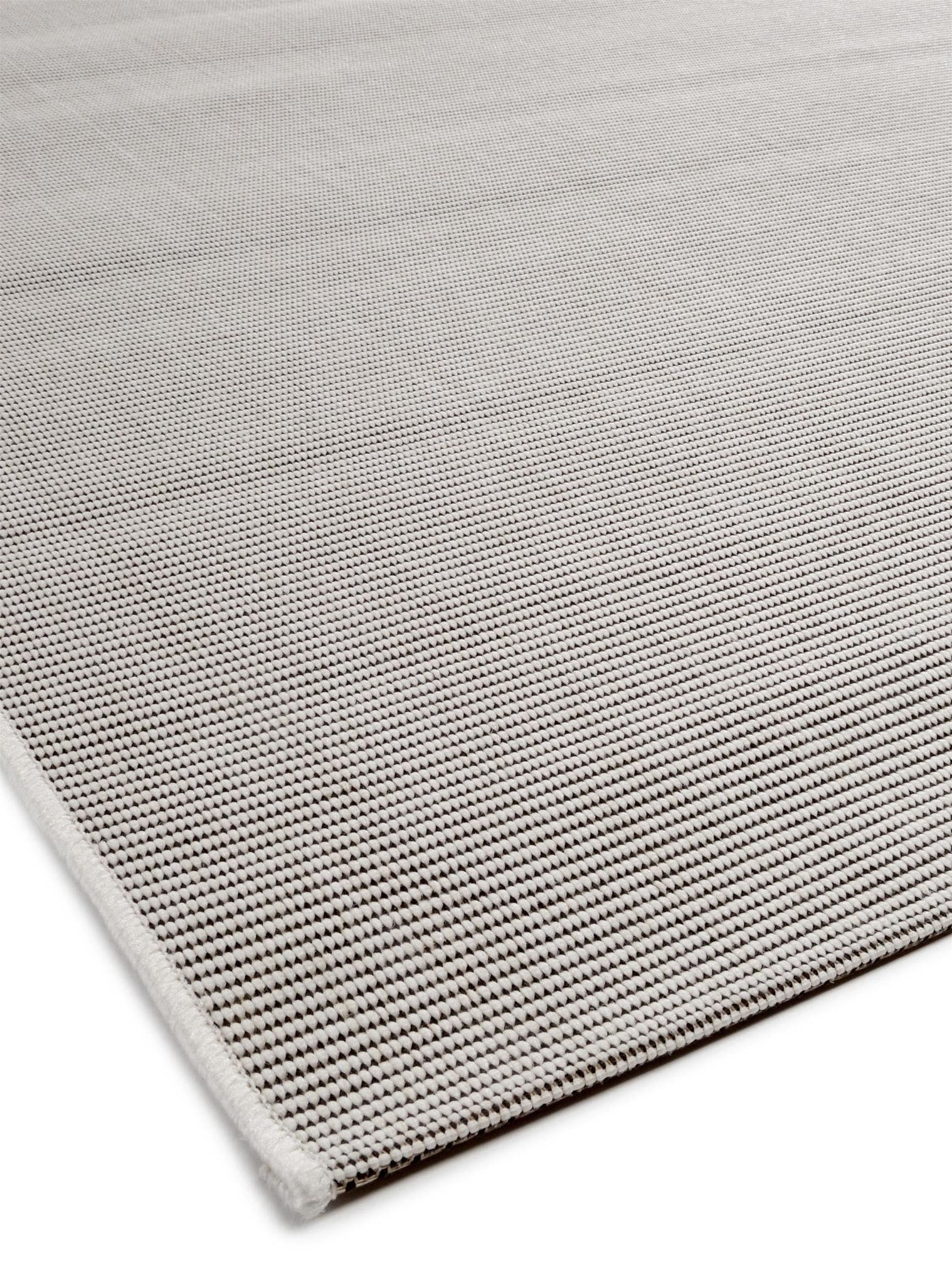 Teppich aus 100% Polypropylen in Weiß mit 6 bis 10 mm hohem Flor von benuta Nest