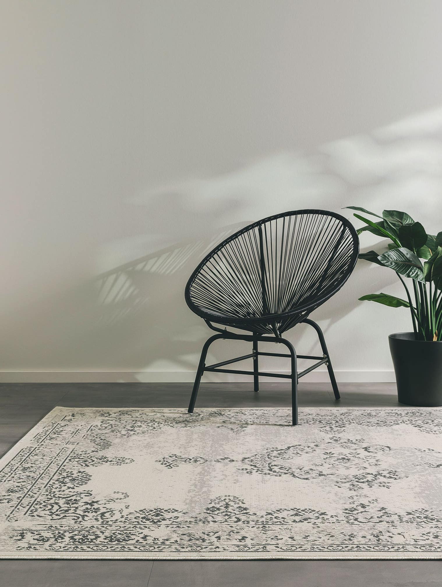 Tapis en 100% Polypropylène en Noir avec une pile de 1- 5 mm de hauteur de benuta Nest