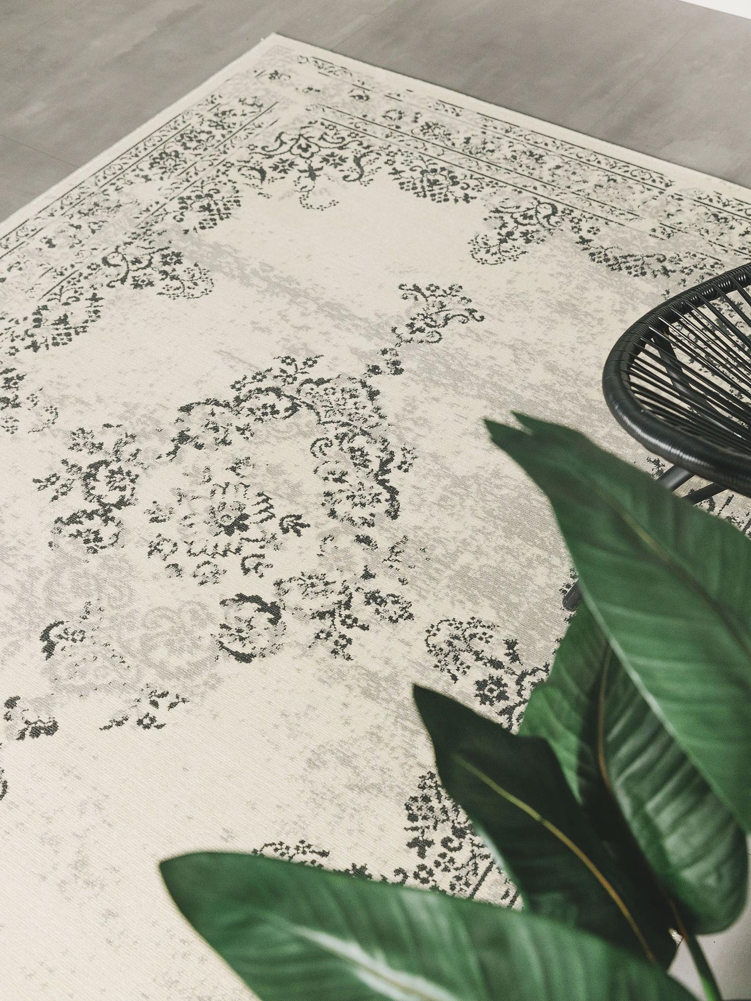 Tapis en 100% Polypropylène en Noir avec une pile de 1- 5 mm de hauteur de benuta Nest