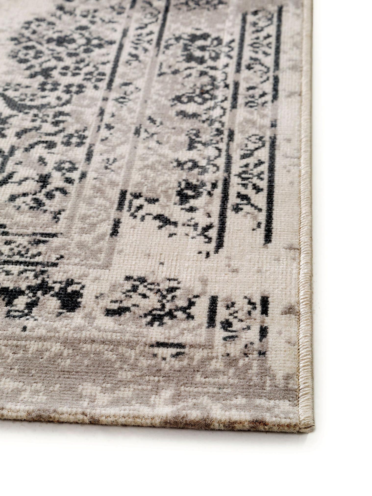 Tapis en 100% Polypropylène en Noir avec une pile de 1- 5 mm de hauteur de benuta Nest