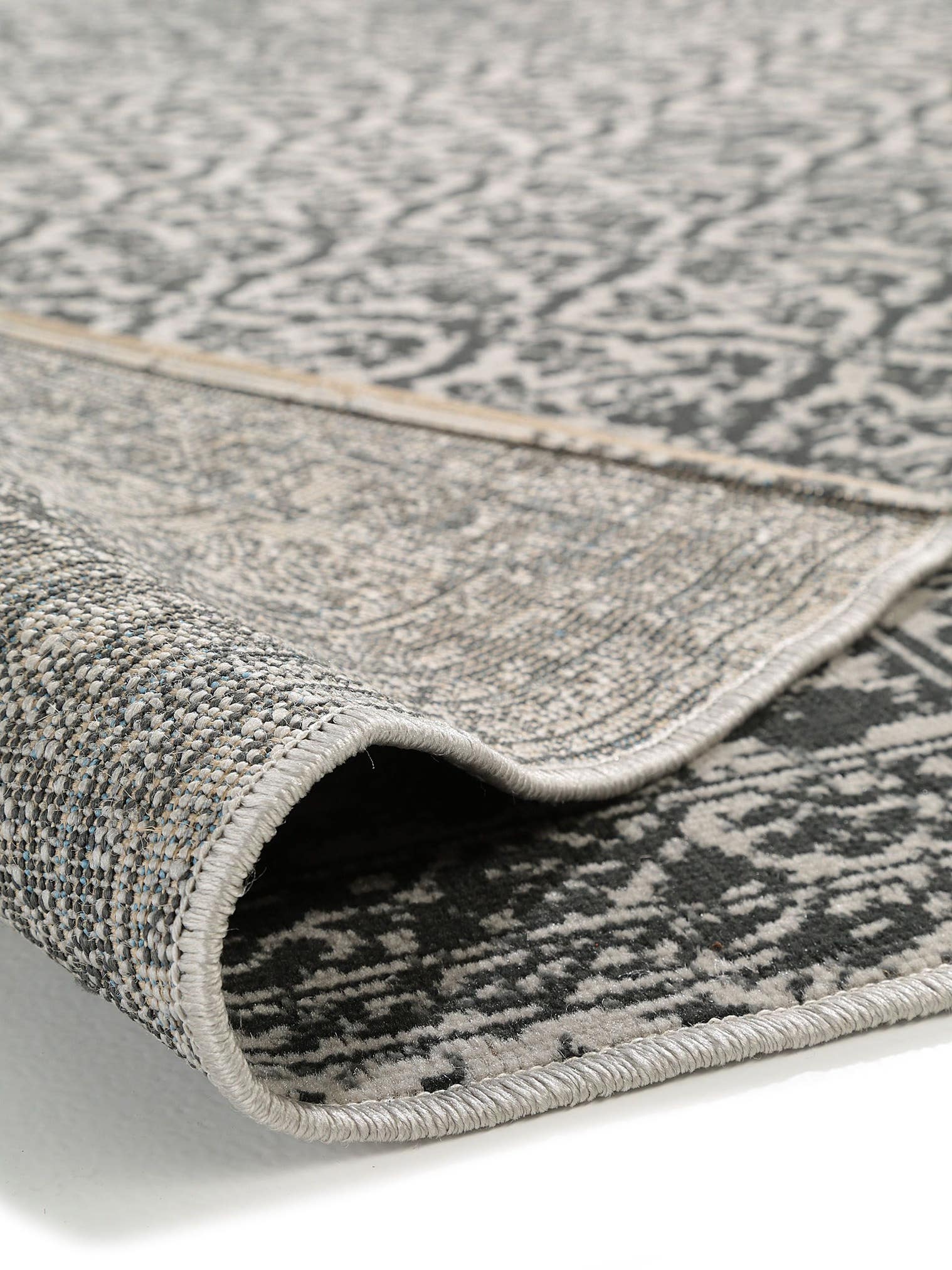Rug made of 100% Polypropylene in Black/White with a 1- 5 mm high pile by benuta Nest