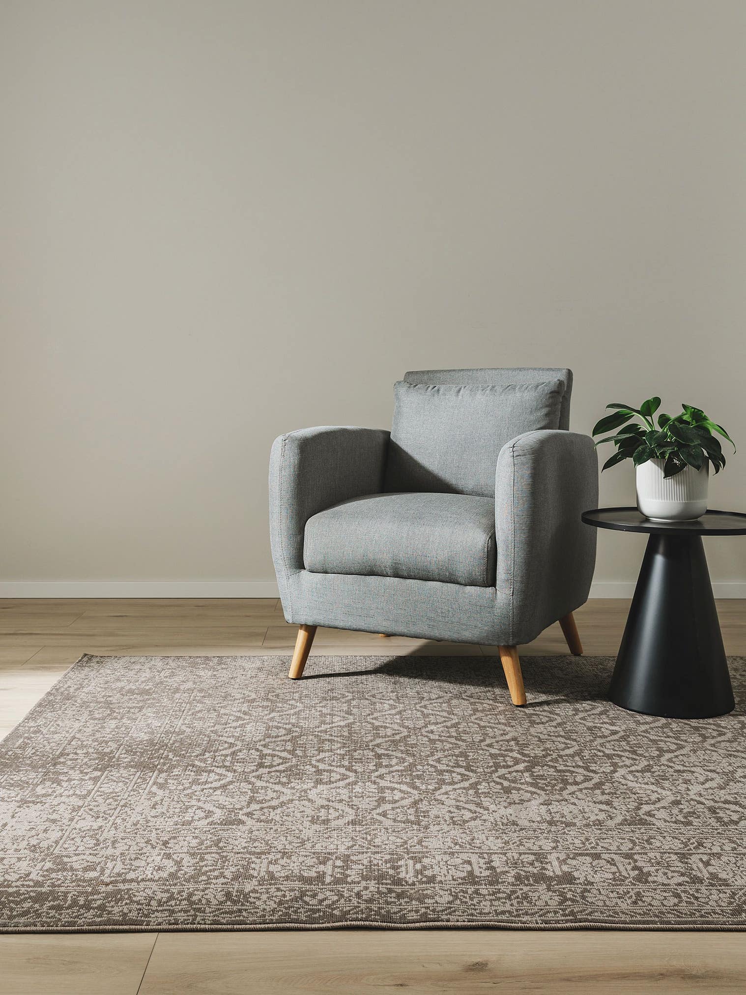 Teppich aus 100% Polypropylen in Taupe mit bis 5 mm hohem Flor von benuta Nest