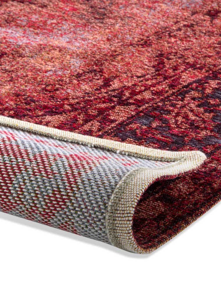 Rug made of 74% Polyester, 25% Cotton, 1% Latex in Red with a 1- 5 mm high pile by benuta Pop