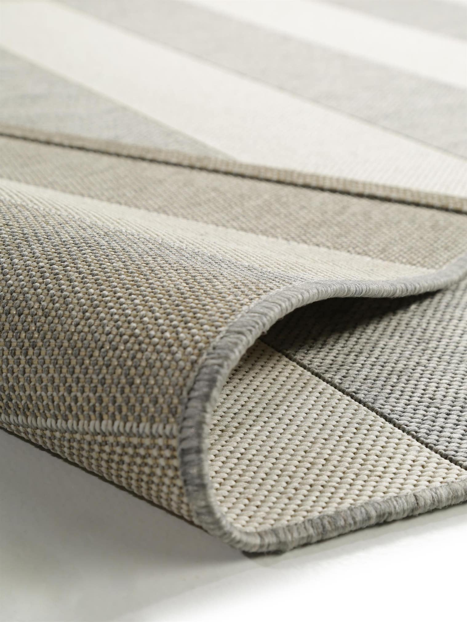 Alfombra de 100% Polipropileno en Gris con un pelo de {{Placeholder_Pile Height}} de altura de benuta Nest