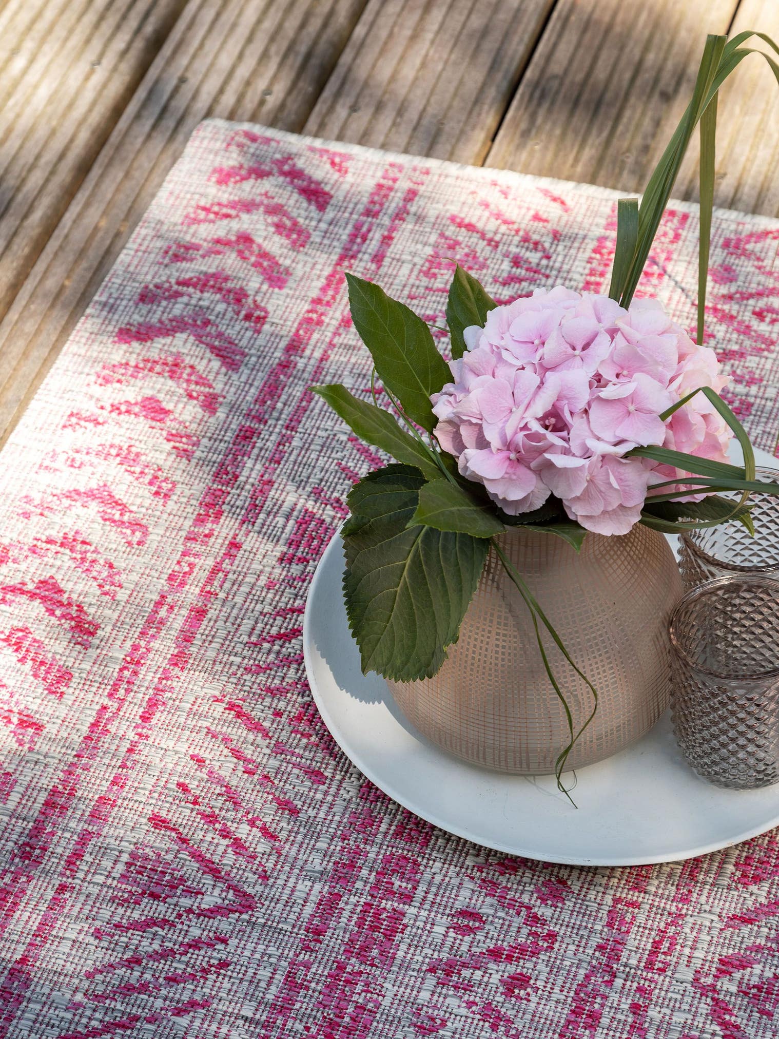 Teppich aus 100% Polypropylen in Rosa mit bis 5 mm hohem Flor von benuta Nest