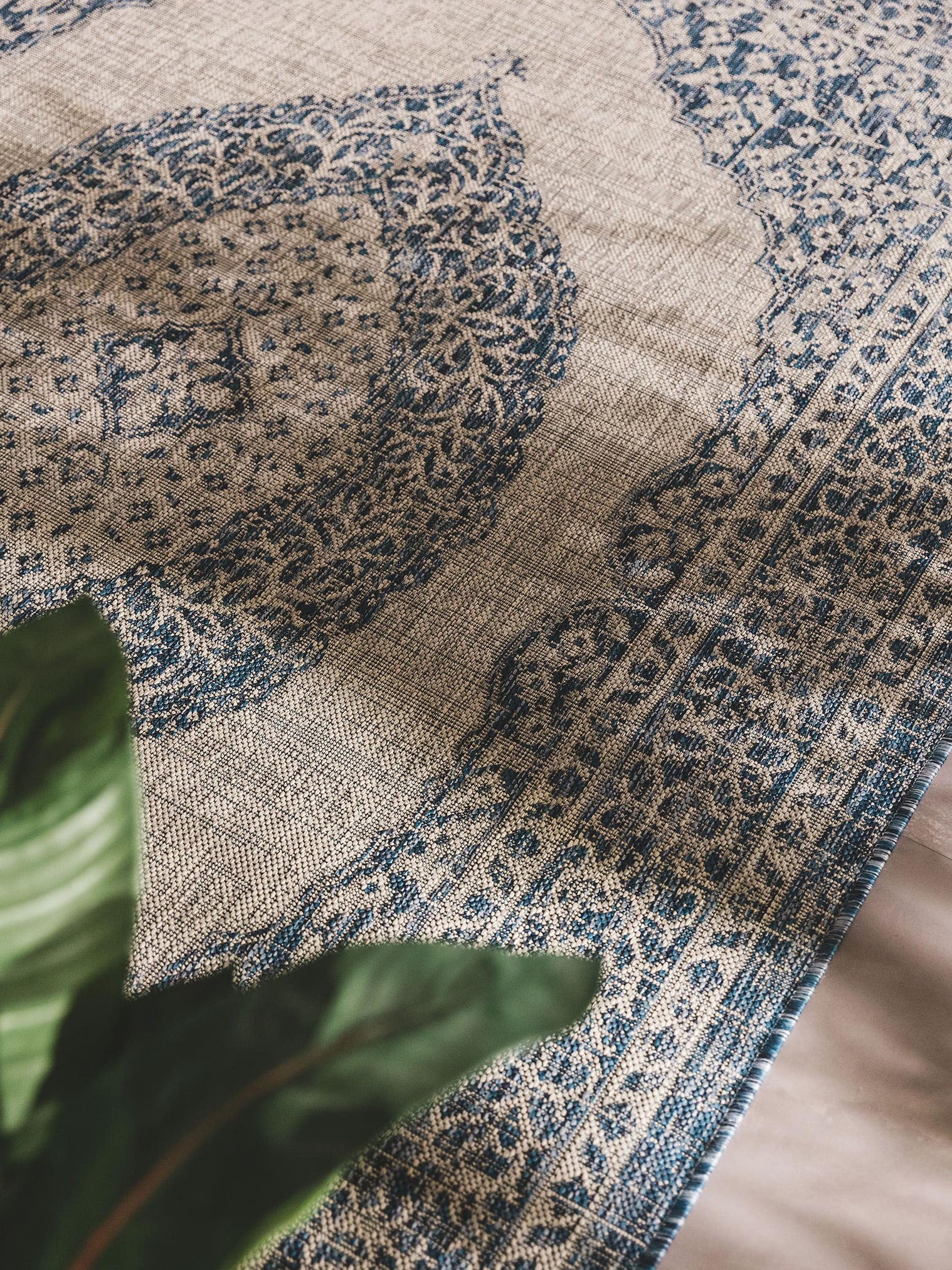 Tapis en 100% Polypropylène en Bleu avec une pile de 1- 5 mm de hauteur de benuta Nest