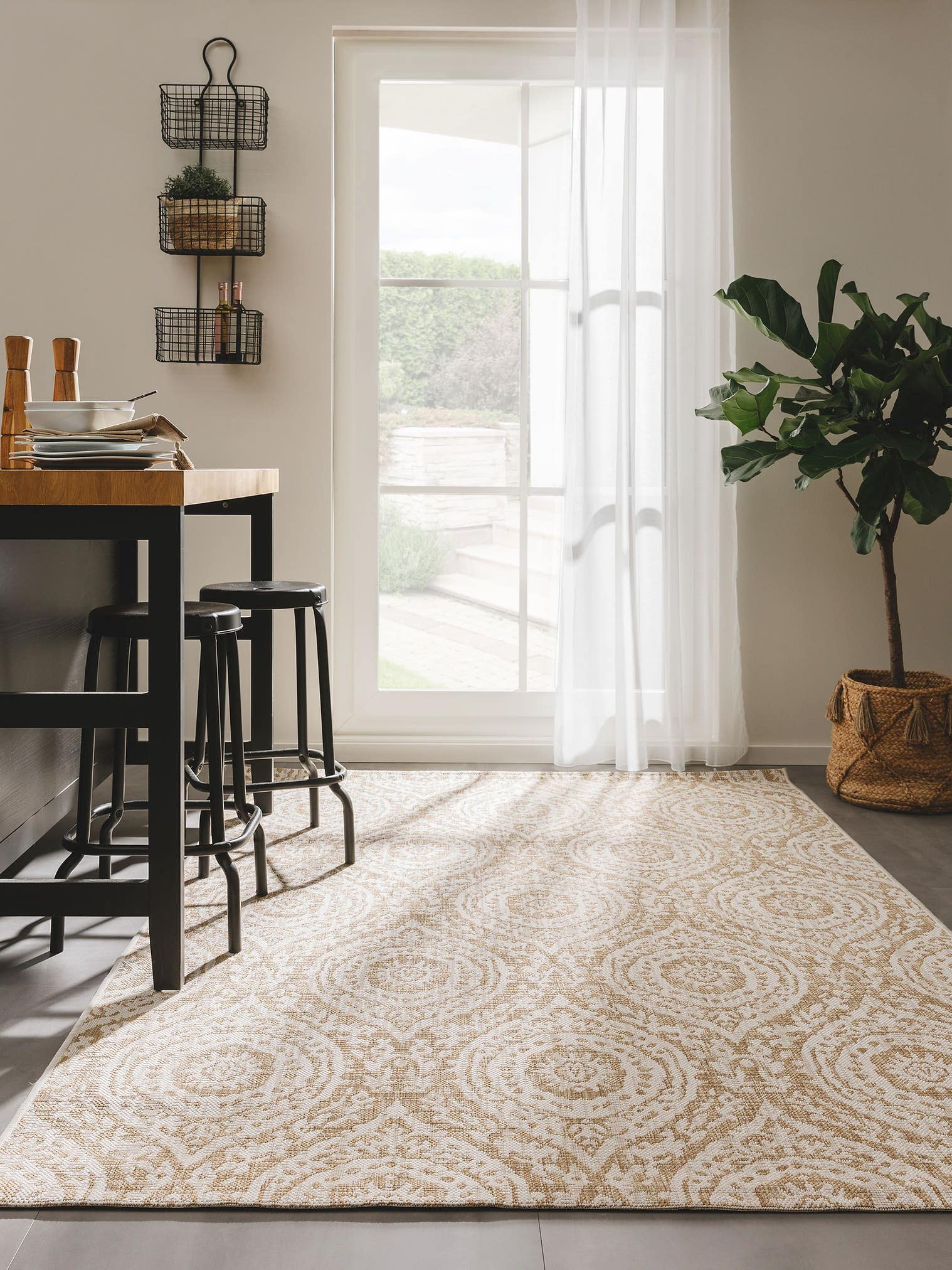 Teppich aus 100% Polypropylen in Beige mit bis 5 mm hohem Flor von benuta Nest
