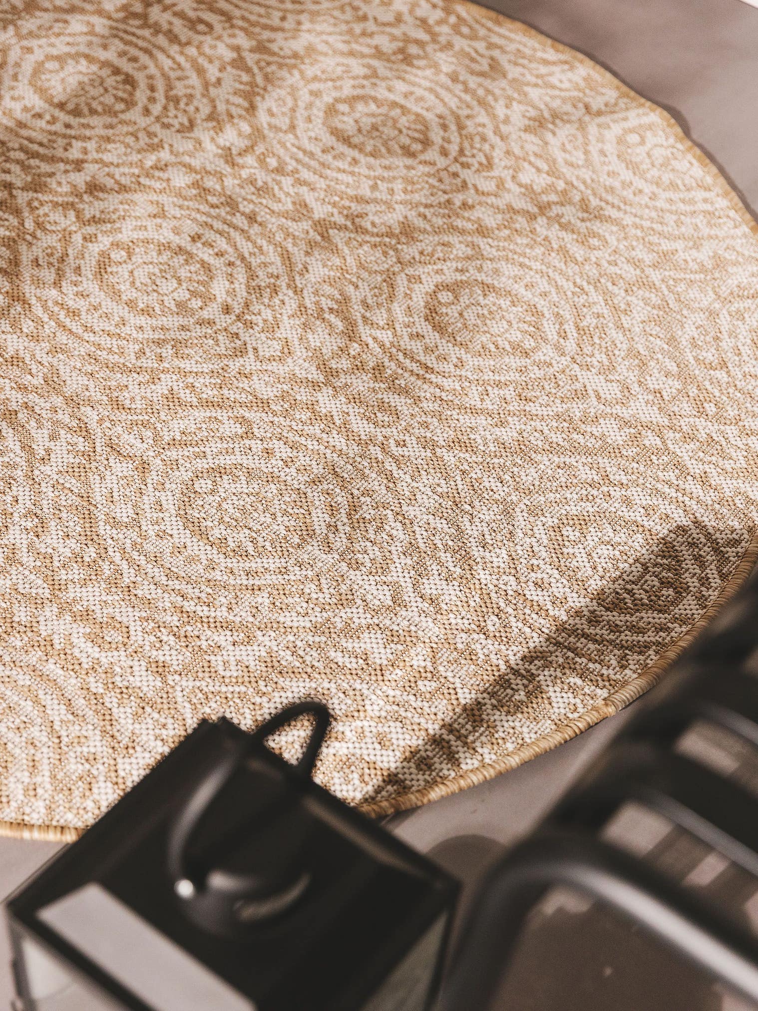 Teppich aus 100% Polypropylen in Beige mit bis 5 mm hohem Flor von benuta Nest