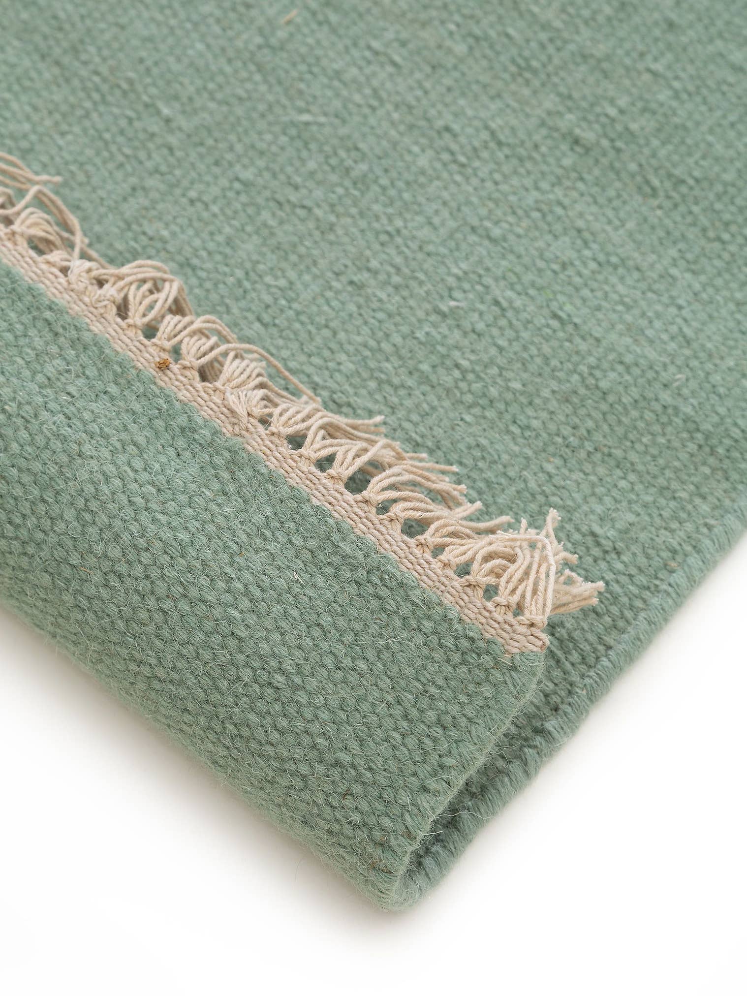 Tappeto di 80% lana, 20% cotone in Verde con pelo alto 1- 5 mm da benuta Pop