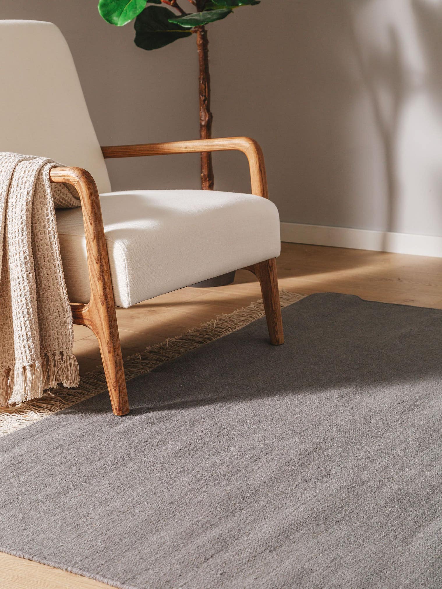Rug made of 80% wool, 20% cotton in Grey with a 1- 5 mm high pile by benuta Pop