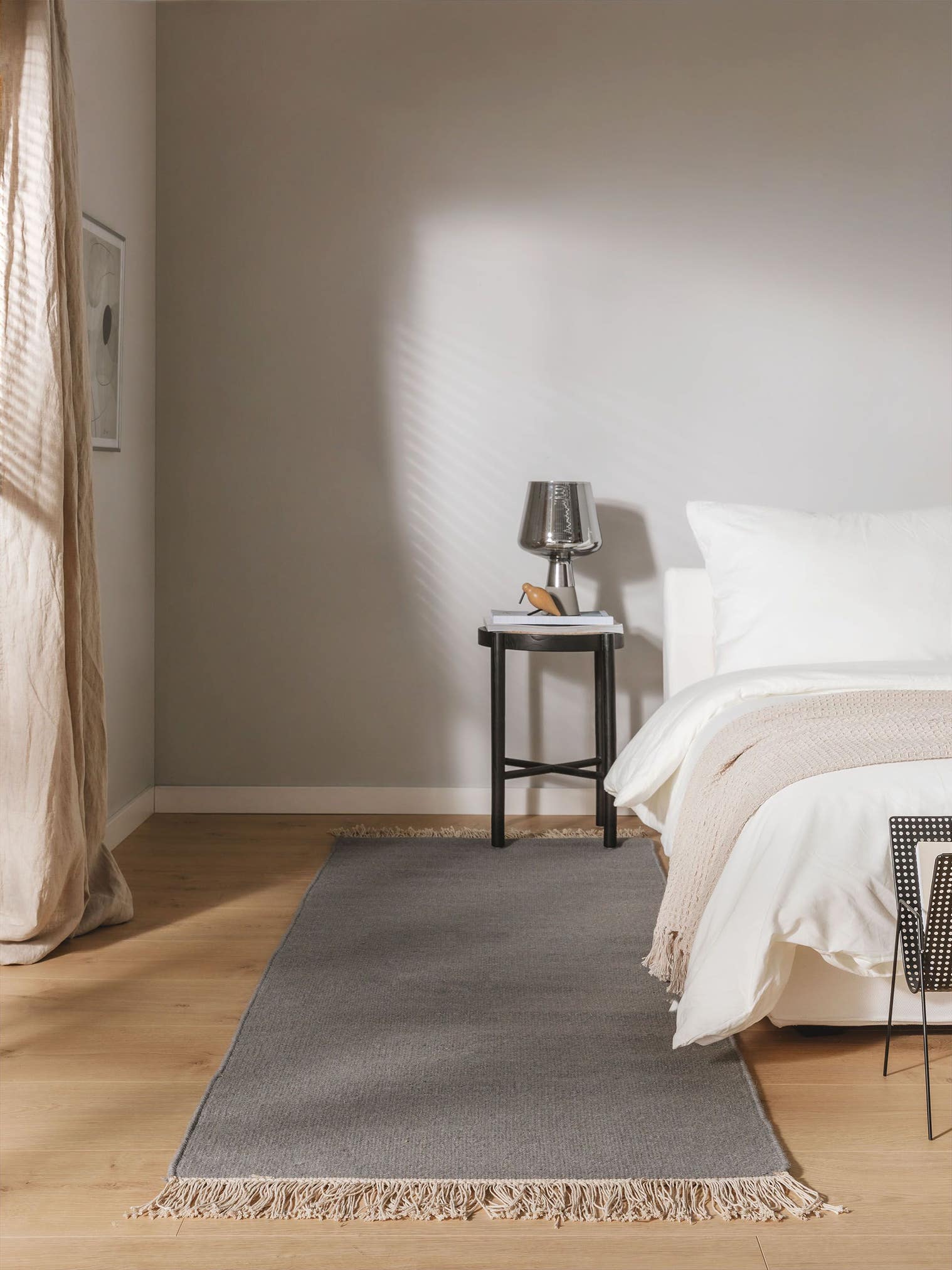 Teppich aus 80% Wolle, 20% Baumwolle in Grau mit bis 5 mm hohem Flor von benuta Pop