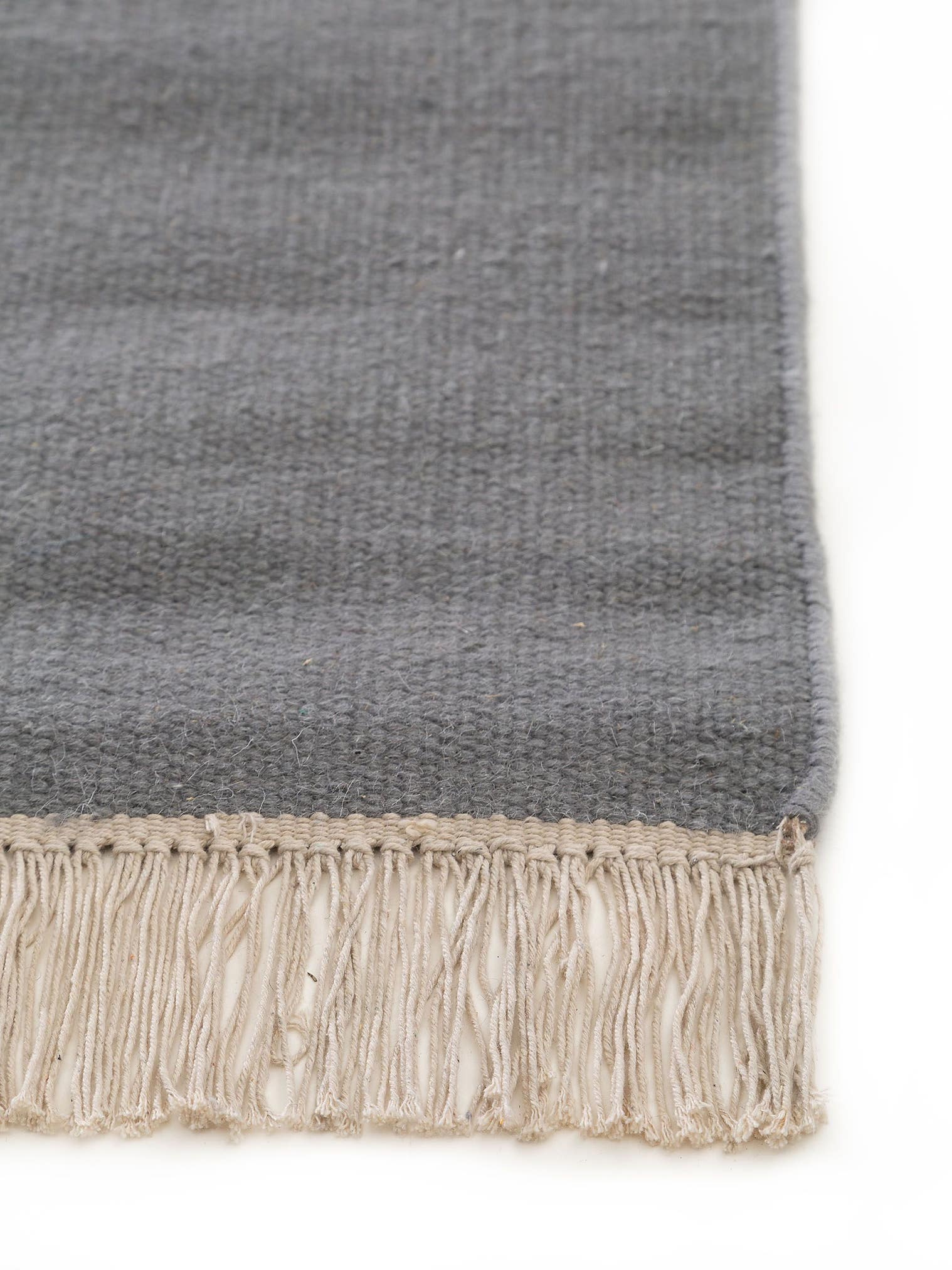Teppich aus 80% Wolle, 20% Baumwolle in Grau mit bis 5 mm hohem Flor von benuta Pop