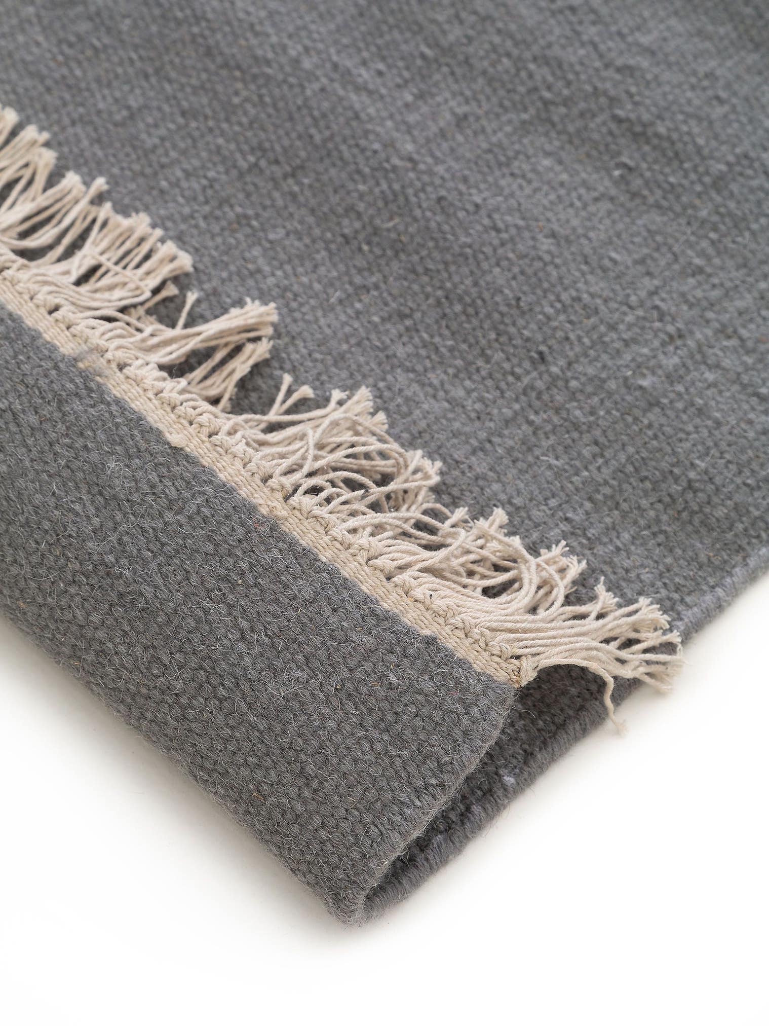 Teppich aus 80% Wolle, 20% Baumwolle in Grau mit bis 5 mm hohem Flor von benuta Pop