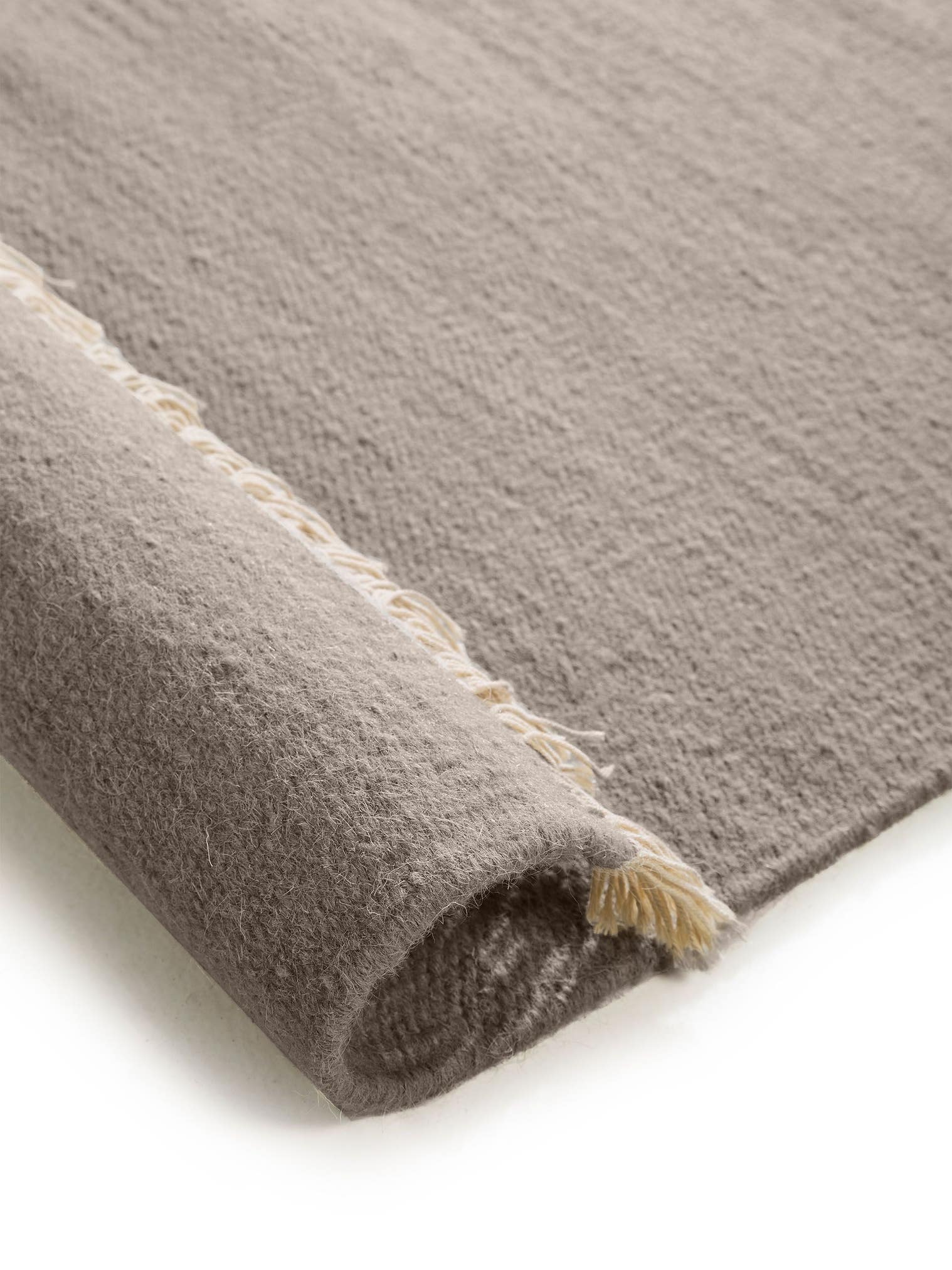 Teppich aus 80% Wolle, 20% Baumwolle in Grau mit bis 5 mm hohem Flor von benuta Pop