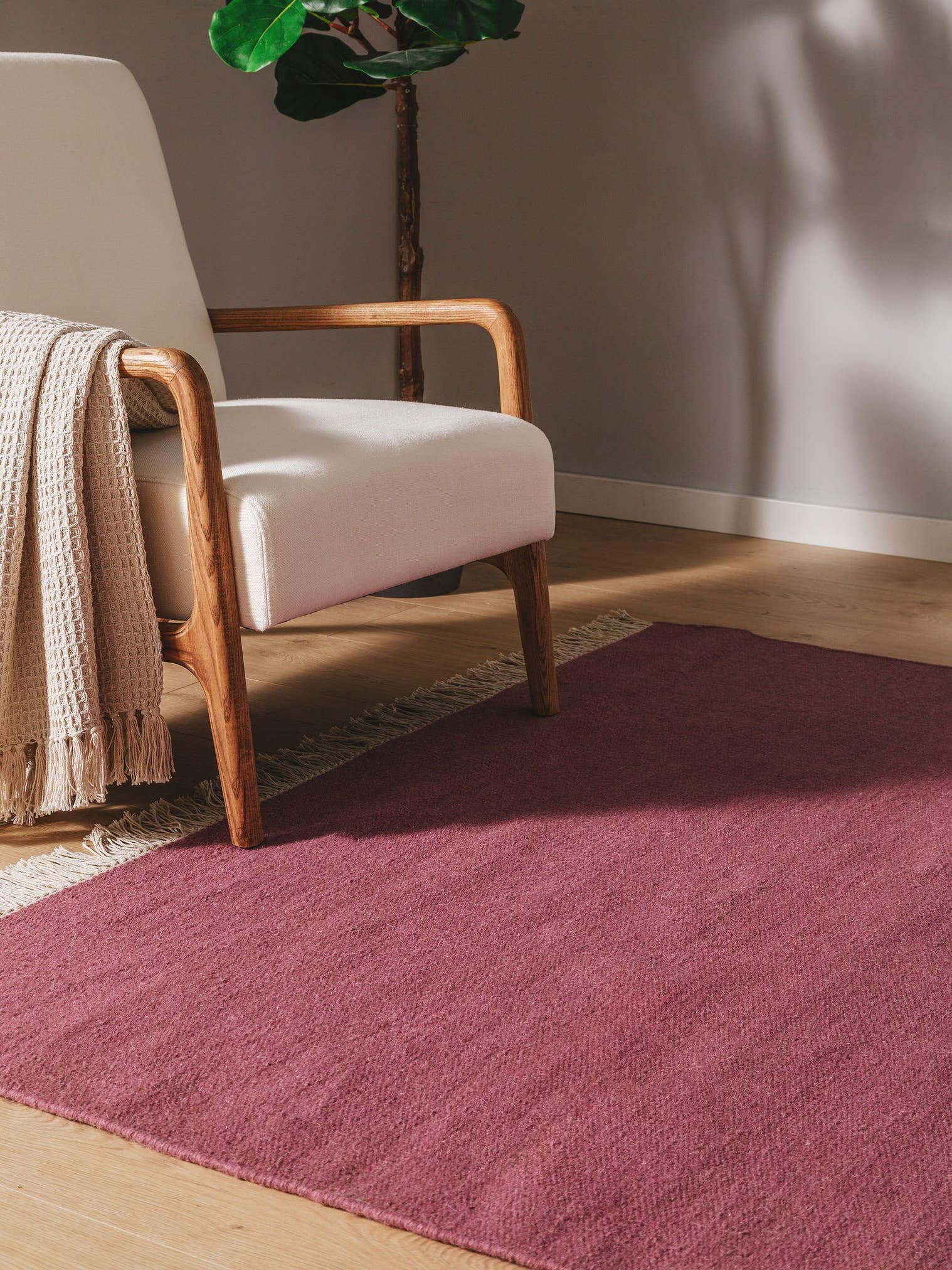 Alfombra de 80% lana, 20% algodón en Violeta con un pelo de {{Placeholder_Pile Height}} de altura de benuta Pop