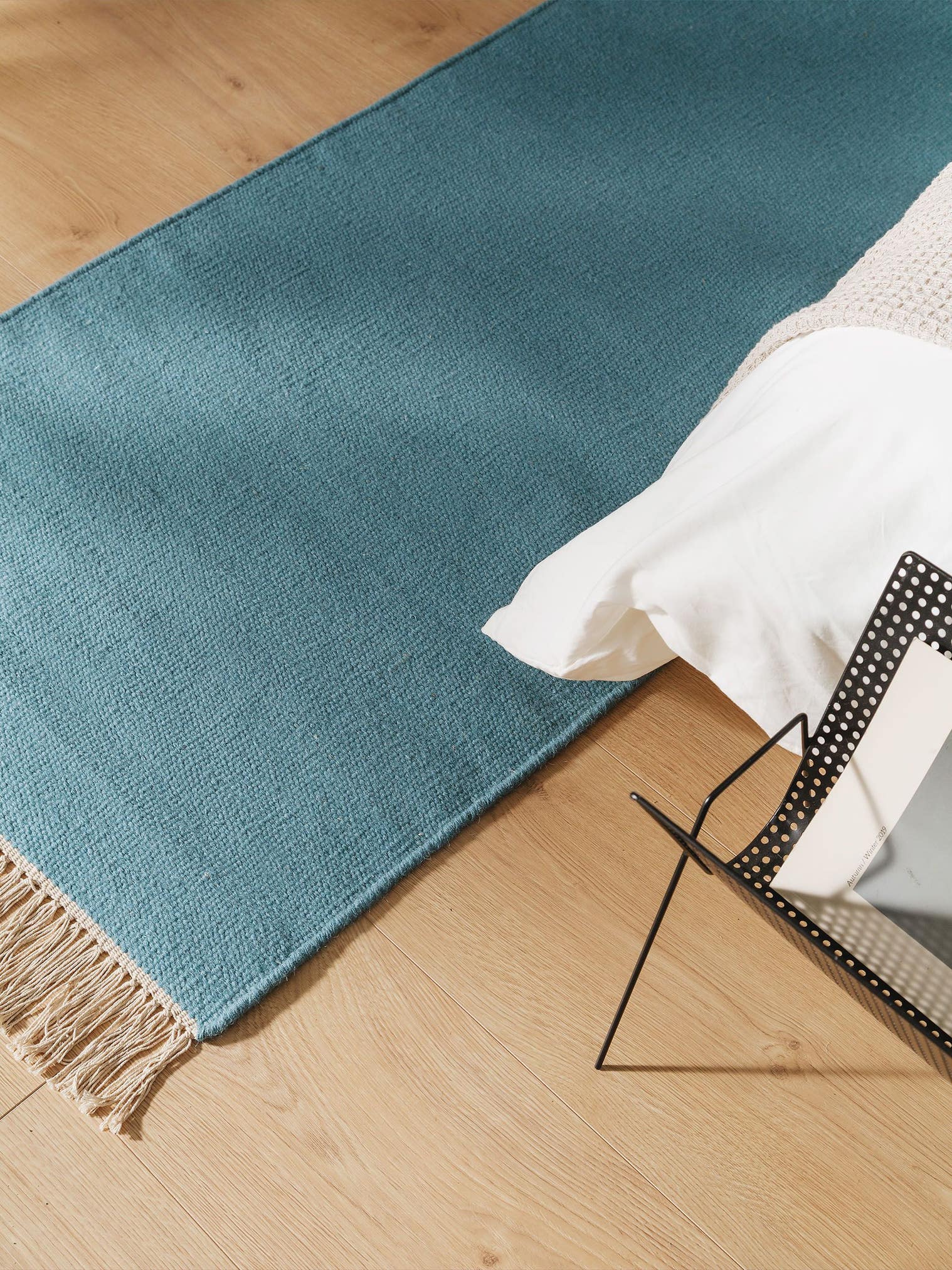 Tapijt van 80% Wol, 20% Katoen in Blauw met een 1- 5 mm hoge pool van benuta Pop