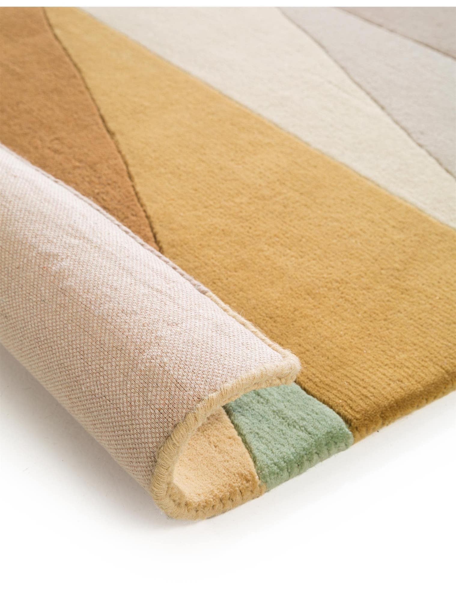 Teppich aus 100% Wolle in Beige mit 11 bis 20 mm hohem Flor von benuta Finest