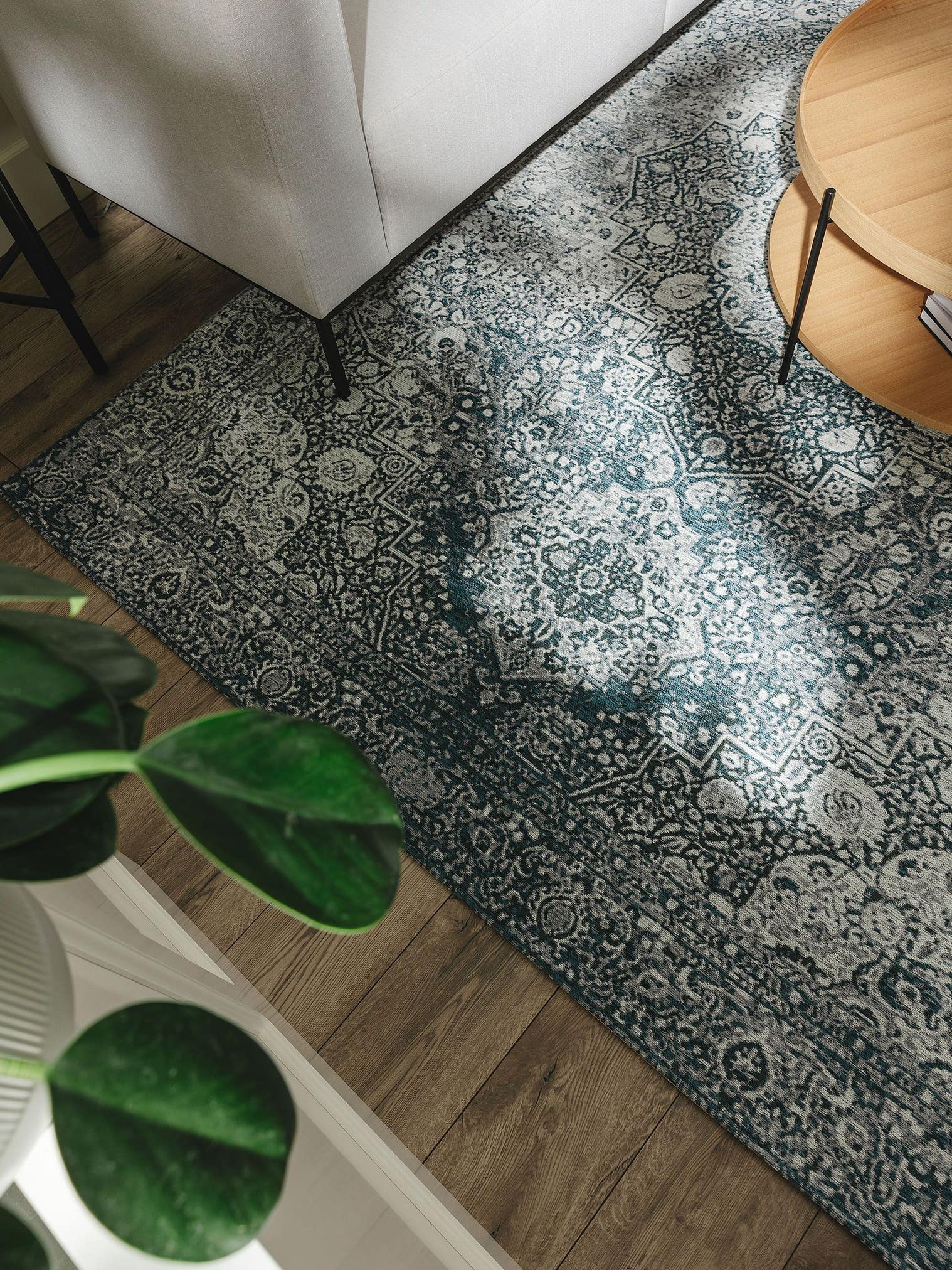 Rug made of 55% Polyacrylics, 27% Polyester, 17% Cotton, 1% Latex in Blue with a 1- 5 mm high pile by benuta Nest