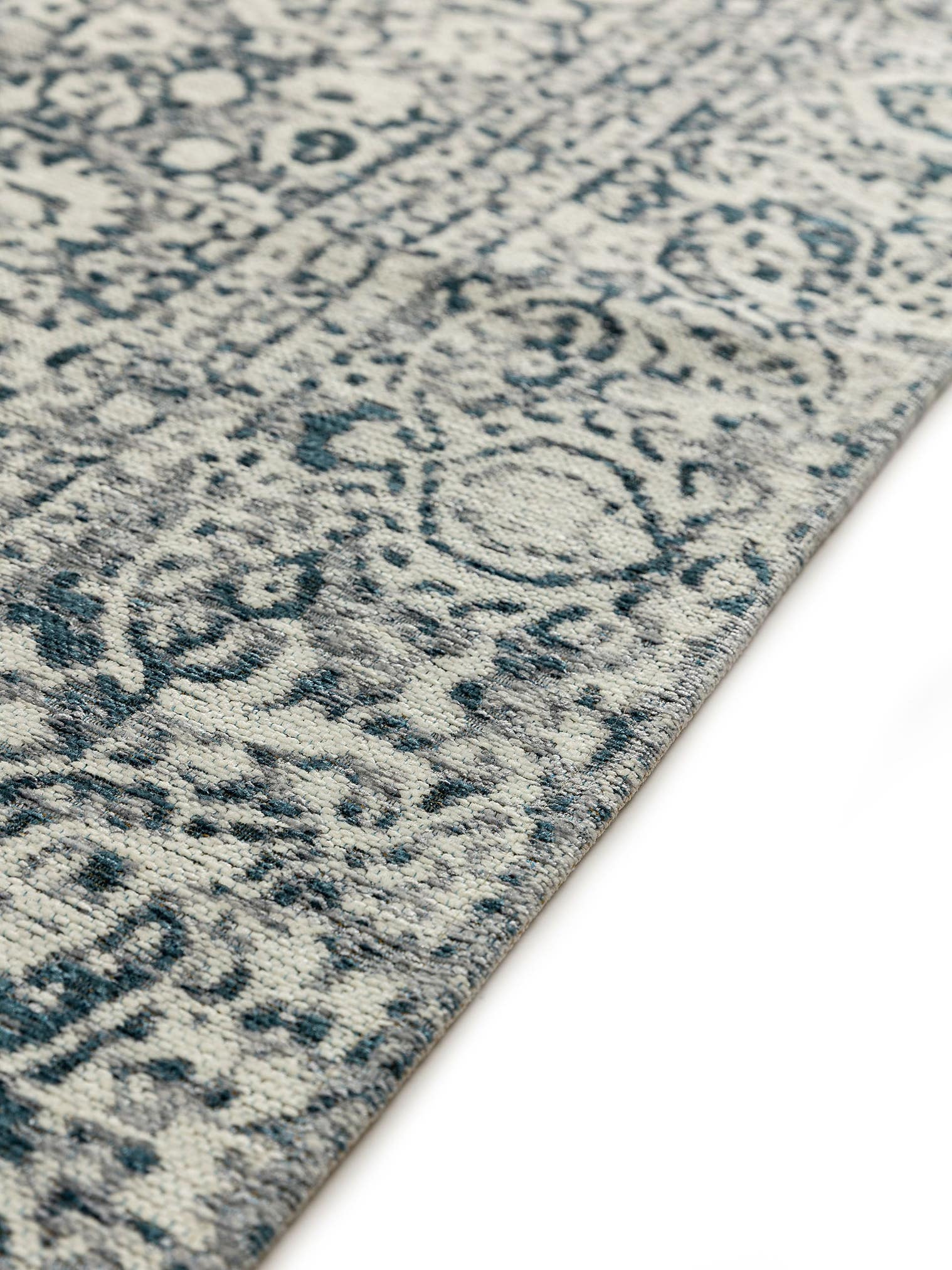 Rug made of 55% Polyacrylics, 27% Polyester, 17% Cotton, 1% Latex in Blue with a 1- 5 mm high pile by benuta Nest