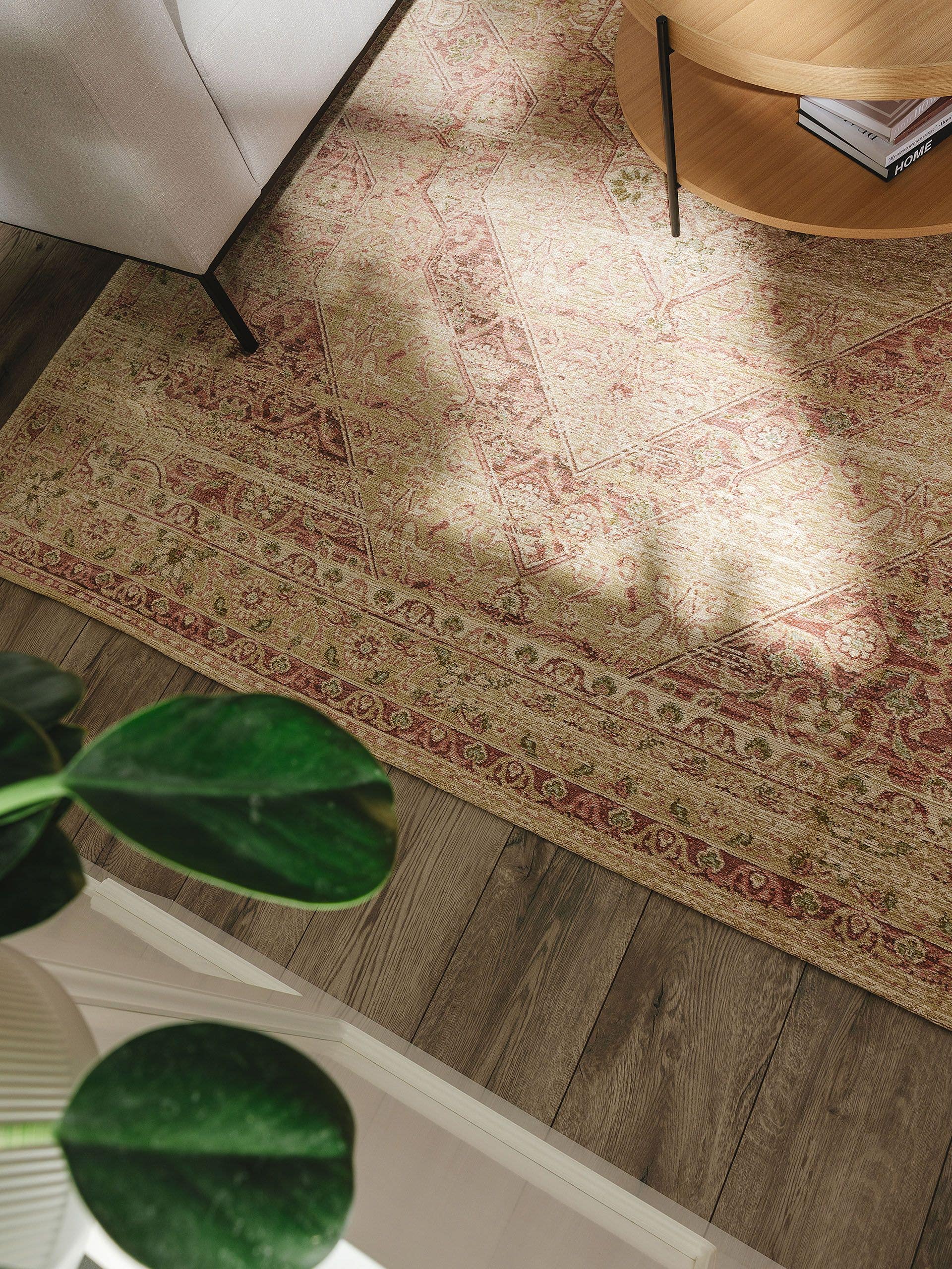 Rug made of 55% Polyacrylics, 27% Polyester, 17% Cotton, 1% Latex in Pink with a 1- 5 mm high pile by benuta Nest