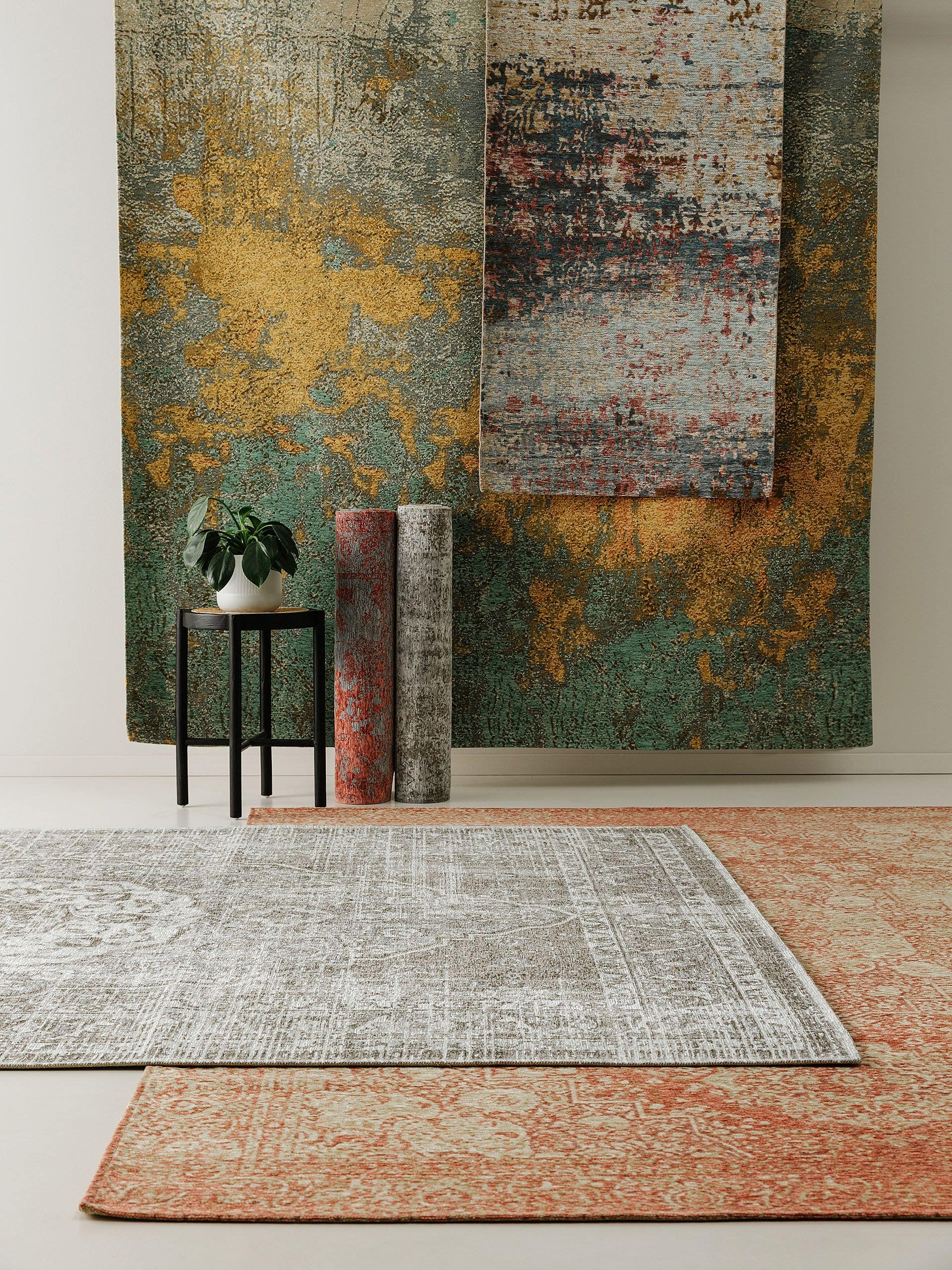 Rug made of 55% Polyacrylics, 27% Polyester, 17% Cotton, 1% Latex in Pink with a 1- 5 mm high pile by benuta Nest