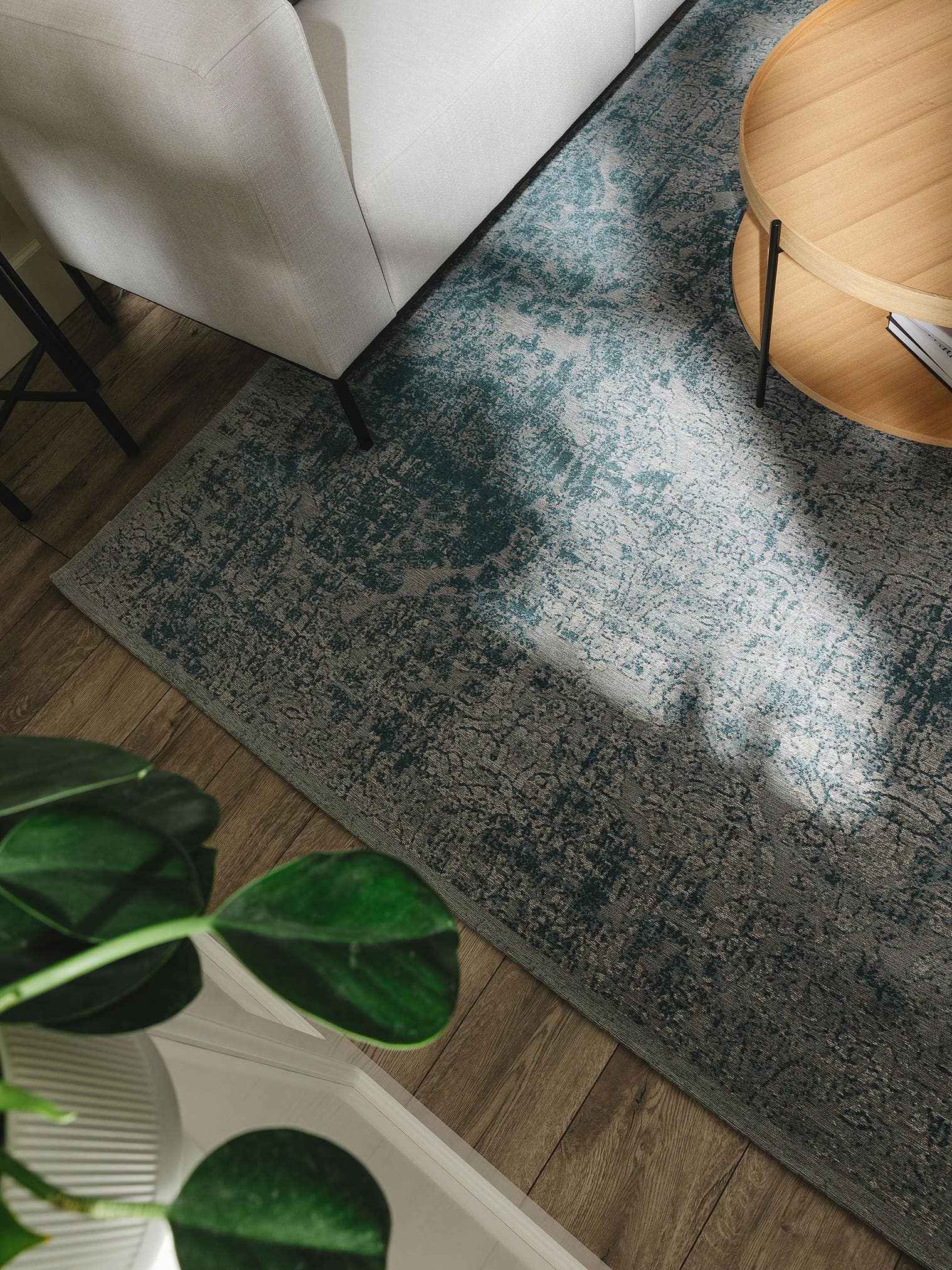 Tappeto di 55% Poliacrilico, 27% Poliestere, 17% Cotone, 1% Latex in Azzurro con pelo alto 1- 5 mm da benuta Nest