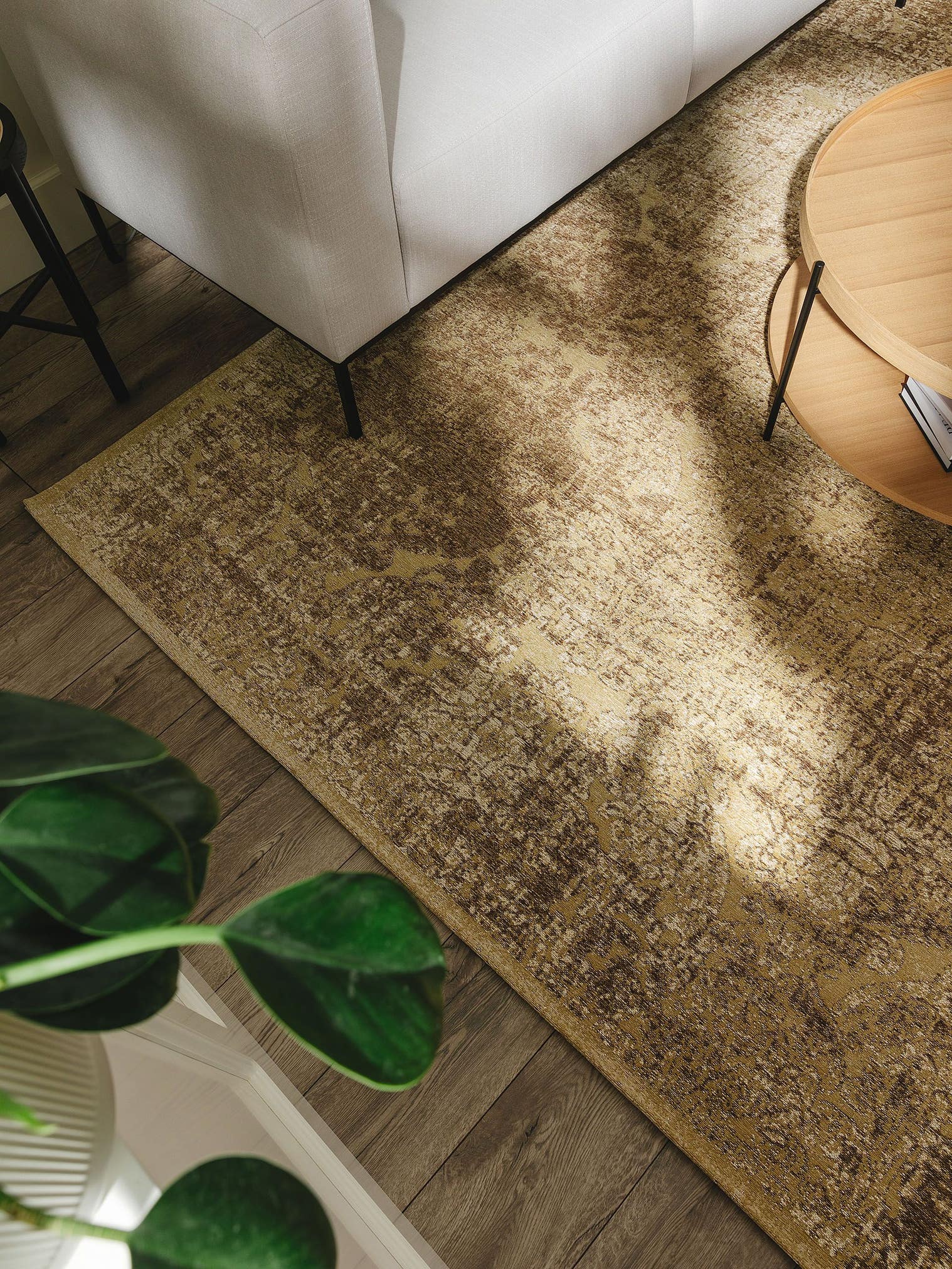Teppich aus 55% Polyacryl, 27% Polyester, 17% Baumwolle, 1% Latex in Braun mit bis 5 mm hohem Flor von benuta Nest