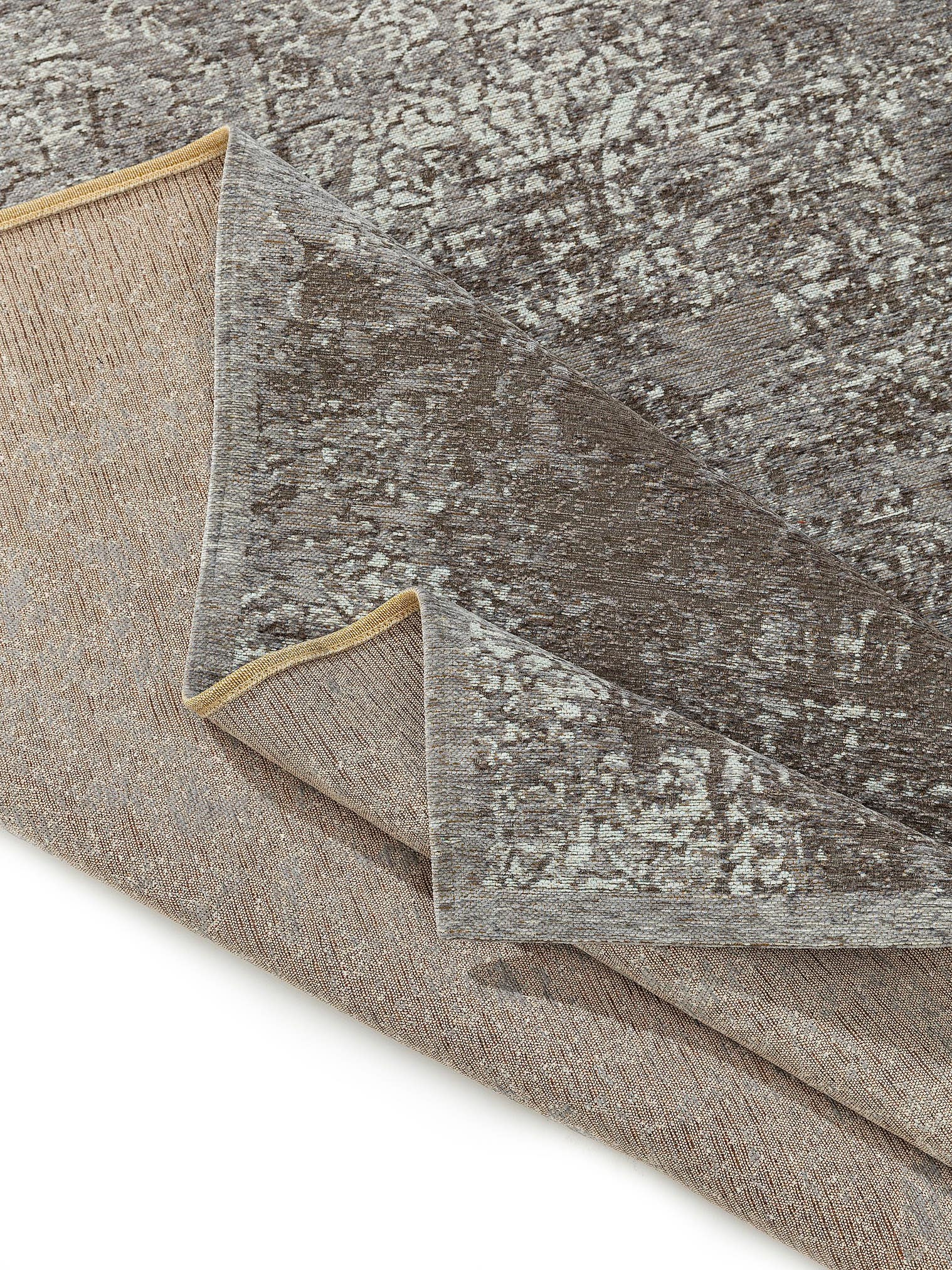 Teppich aus 55% Polyacryl, 27% Polyester, 17% Baumwolle, 1% Latex in Grau mit bis 5 mm hohem Flor von benuta Nest
