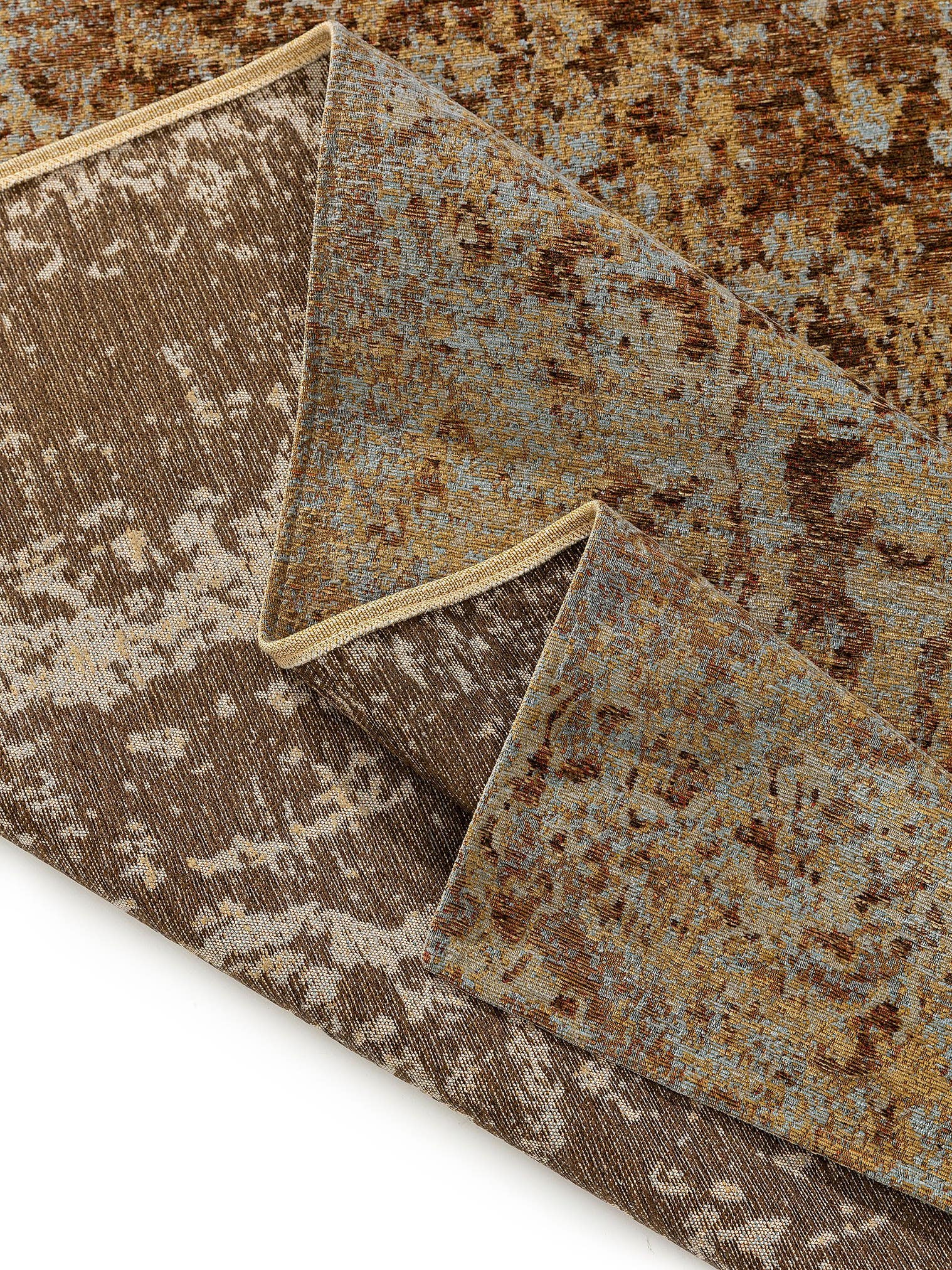 Teppich aus 55% Polyacryl, 27% Polyester, 17% Baumwolle, 1% Latex in Braun mit bis 5 mm hohem Flor von benuta Nest