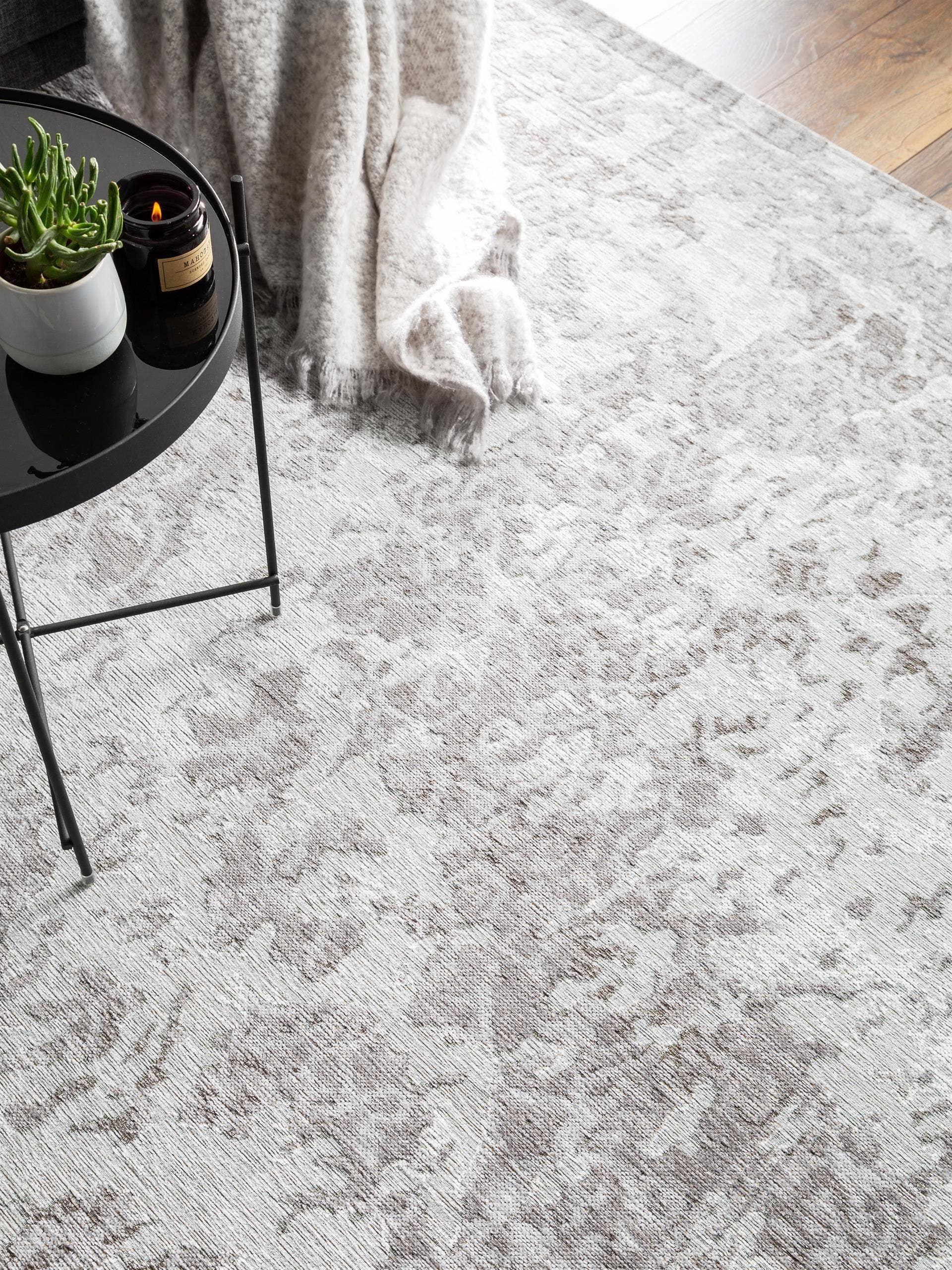 Koberec z 55% polyakryl, 27% polyester, 17% bavlna, 1% latex. v Grey s vlasem výšky do 5 mm od benuta Nest