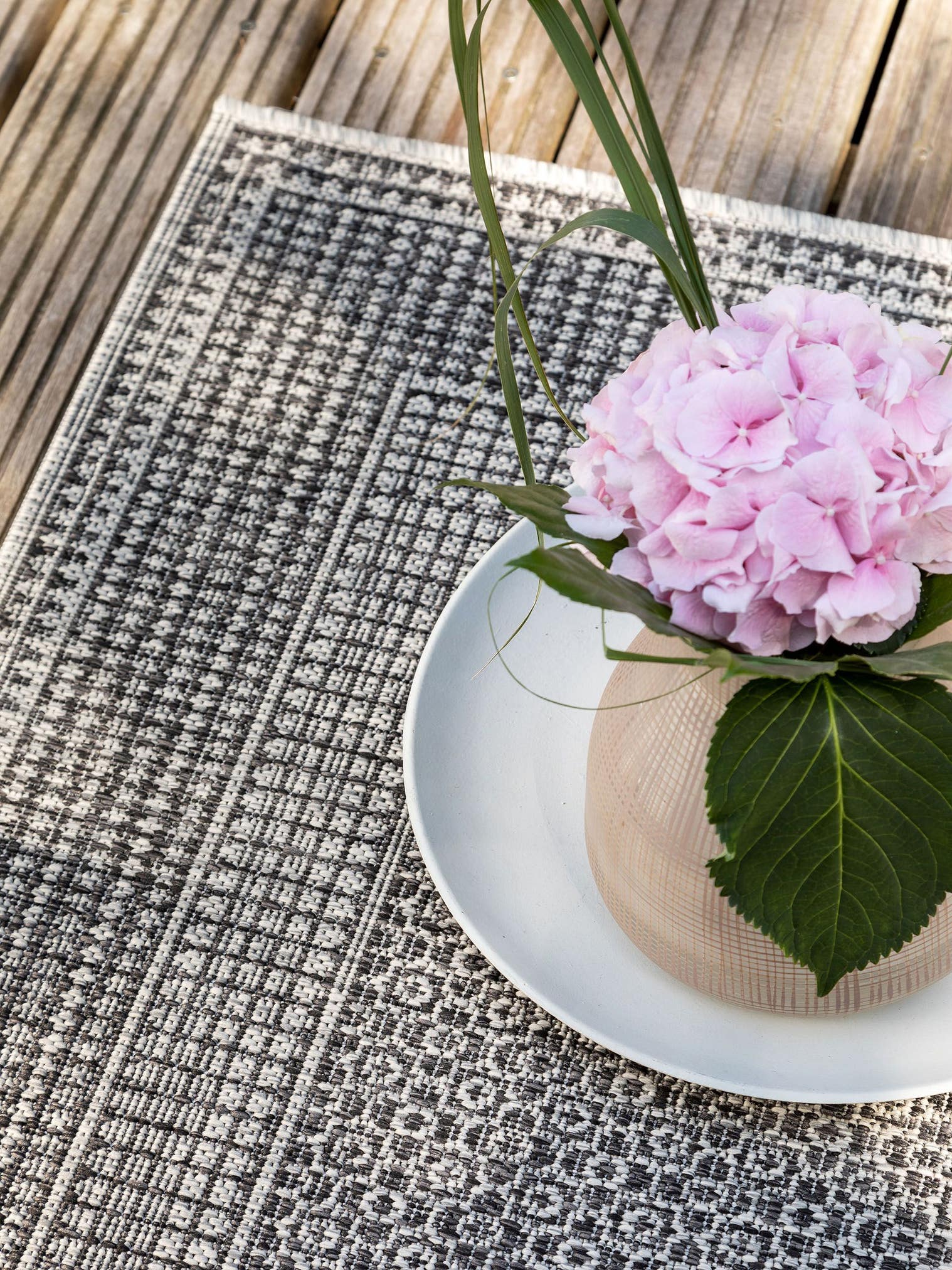 Tapis en 100% Polypropylène en Gris avec une pile de 1- 5 mm de hauteur de benuta Nest