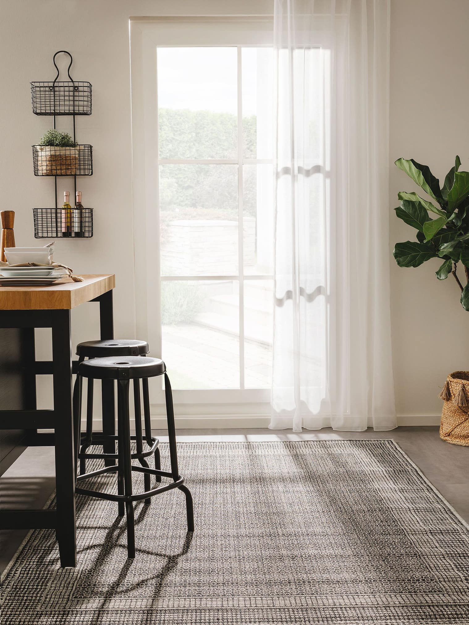 Tapis en 100% Polypropylène en Gris avec une pile de 1- 5 mm de hauteur de benuta Nest