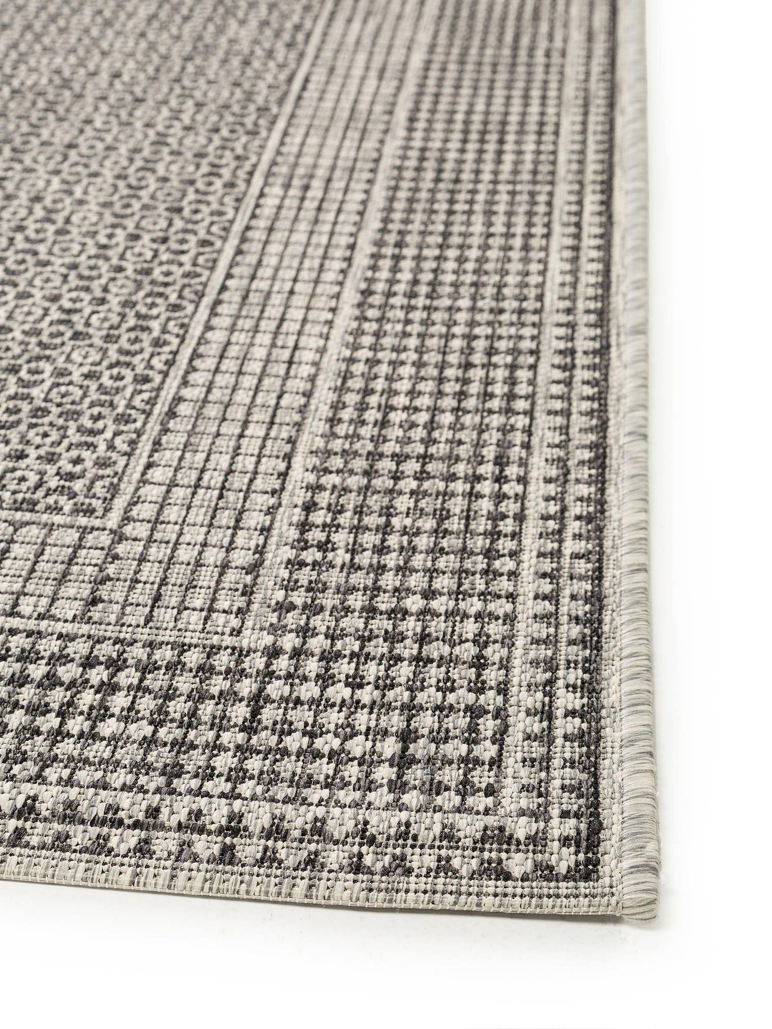 Tapis en 100% Polypropylène en Gris avec une pile de 1- 5 mm de hauteur de benuta Nest