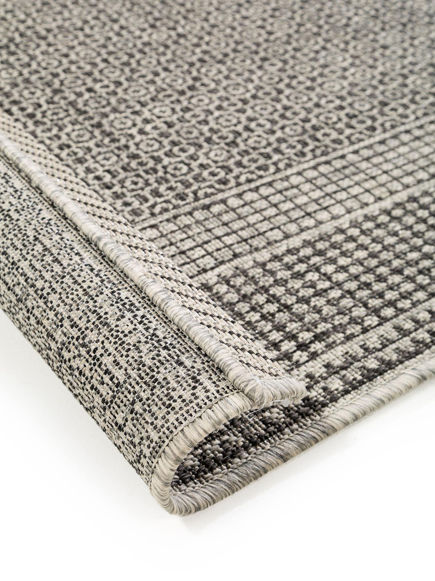 Tapis en 100% Polypropylène en Gris avec une pile de 1- 5 mm de hauteur de benuta Nest