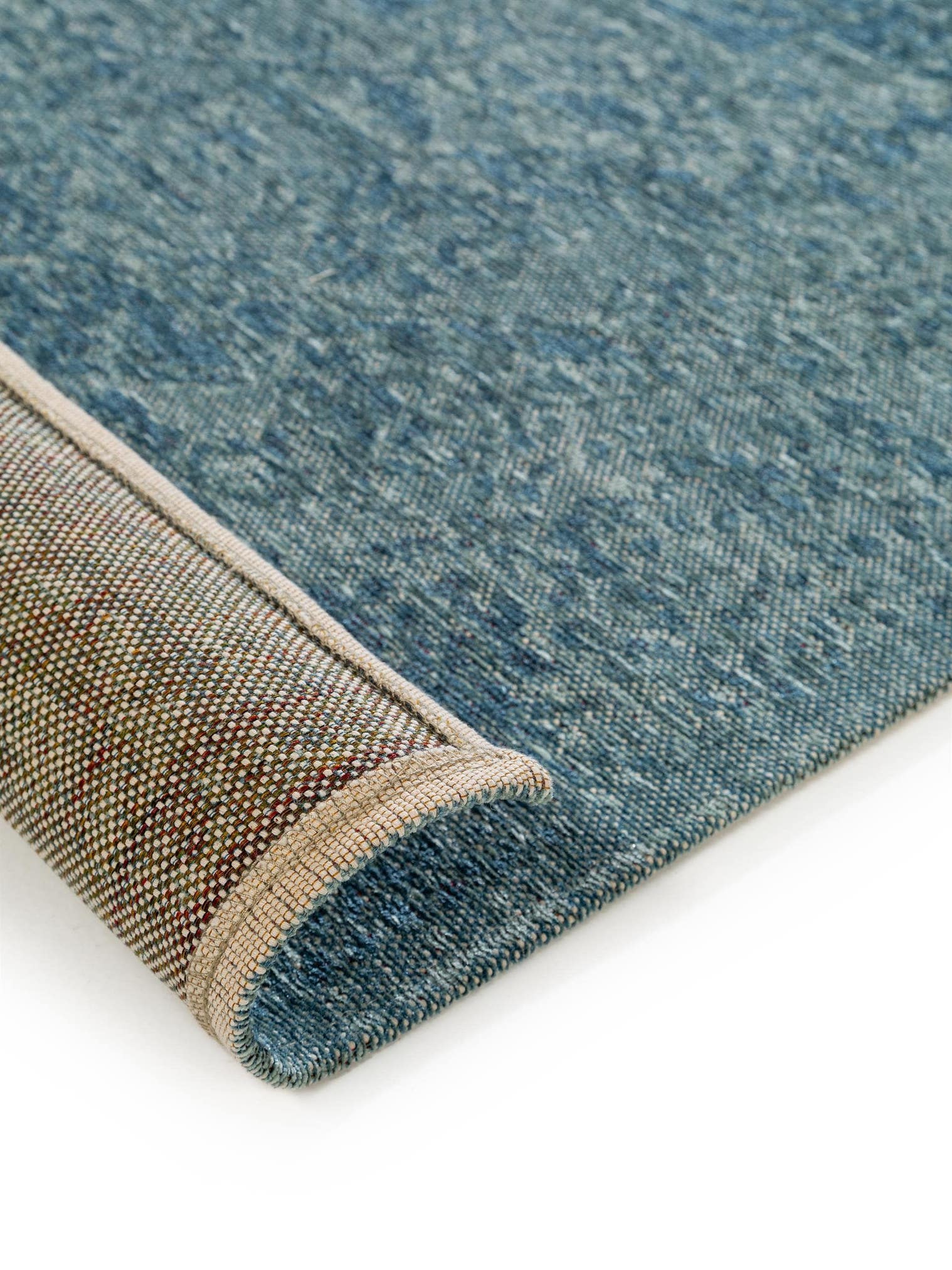 Tappeto di 41% Cotone, 32% Poliacrilico, 26% Poliestere, 1% Latex in Azzurro con pelo alto 1- 5 mm da benuta Pop