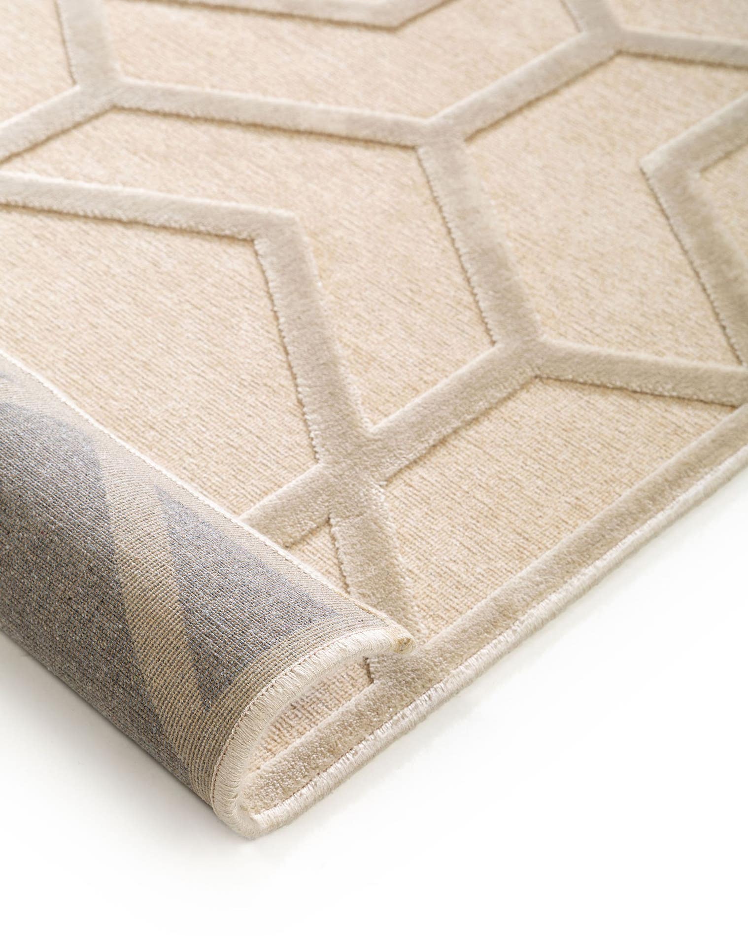 Tæppe af 100% Viskose i Beige med 1- 5 mm høj luv fra benuta Pop