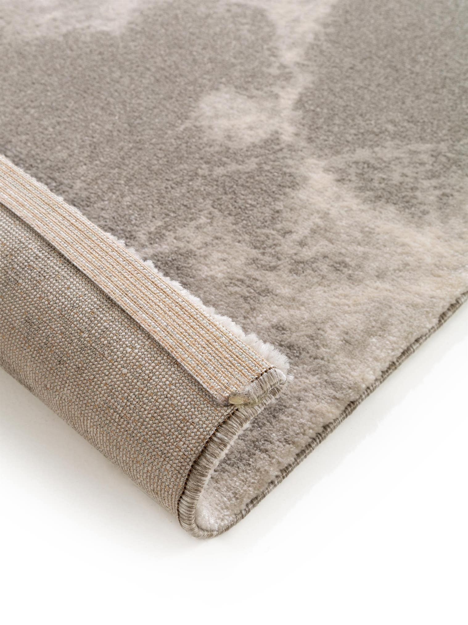 Teppich aus 100% Polypropylen in Grau mit 11 bis 20 mm hohem Flor von benuta