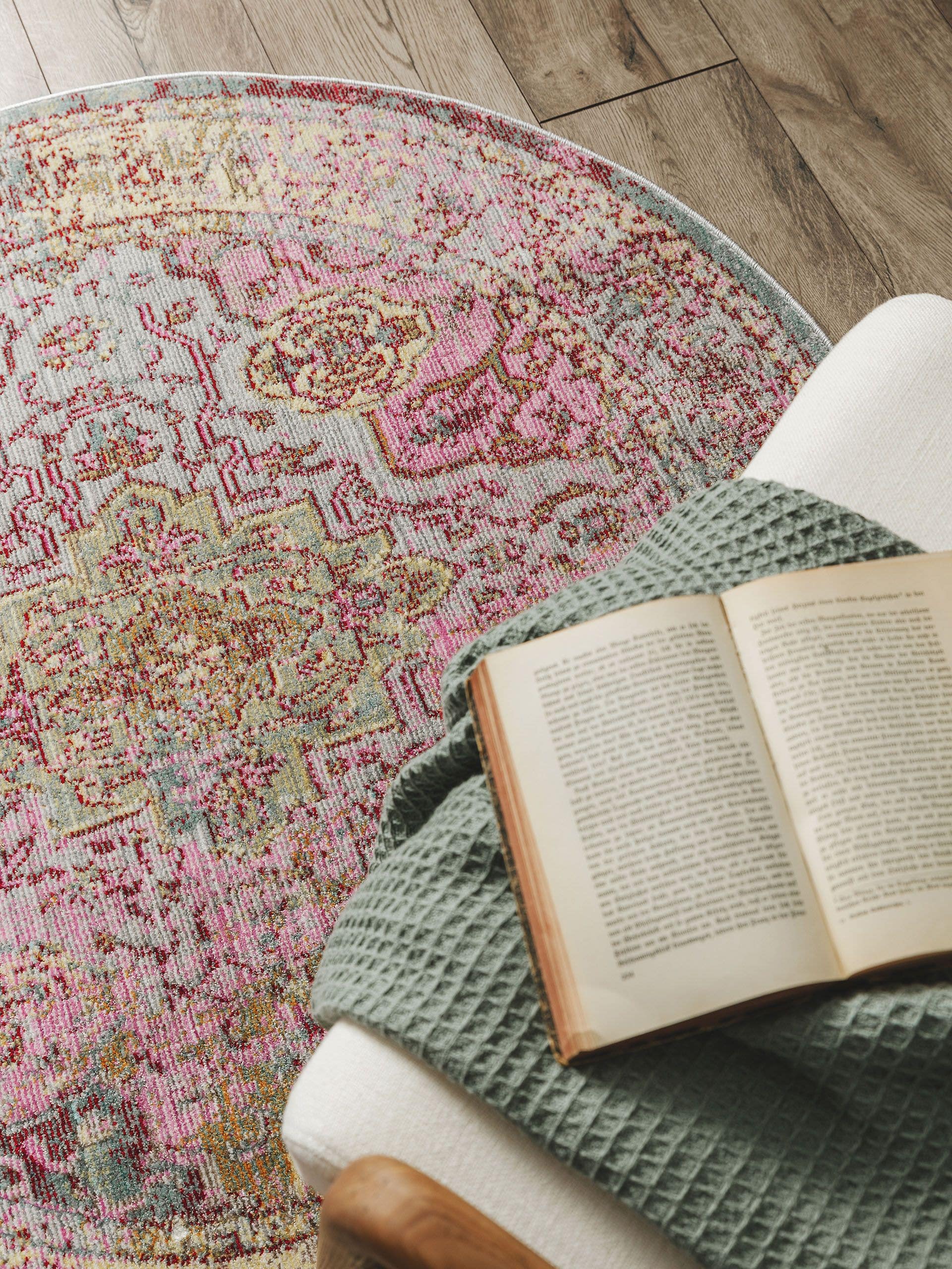 Matta av 100% Polyester i Flerfärgad med 1- 5 mm hög lugg från benuta Nest