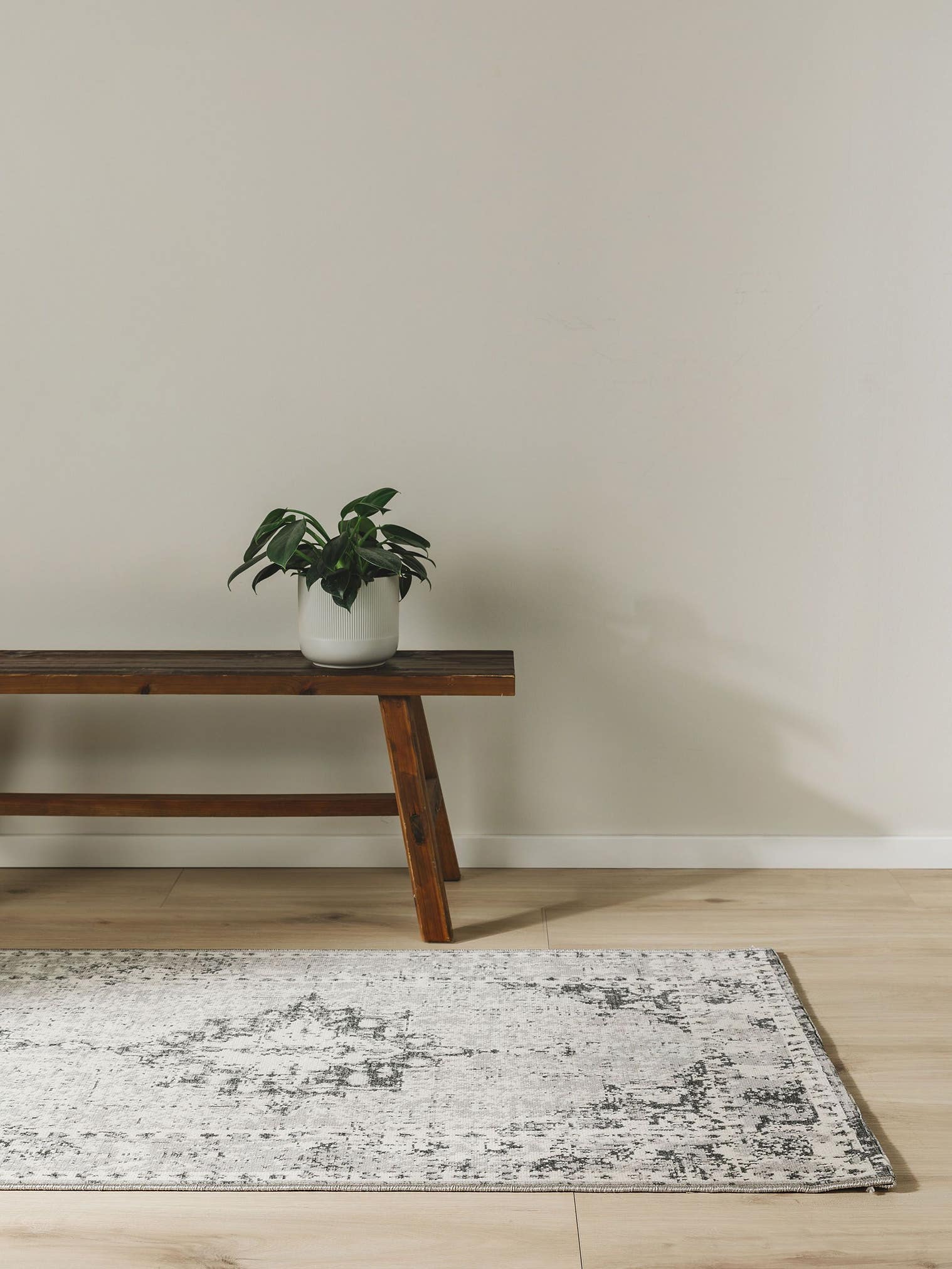 Tapis en 100% Polypropylène en Gris avec une pile de 1- 5 mm de hauteur de benuta Nest