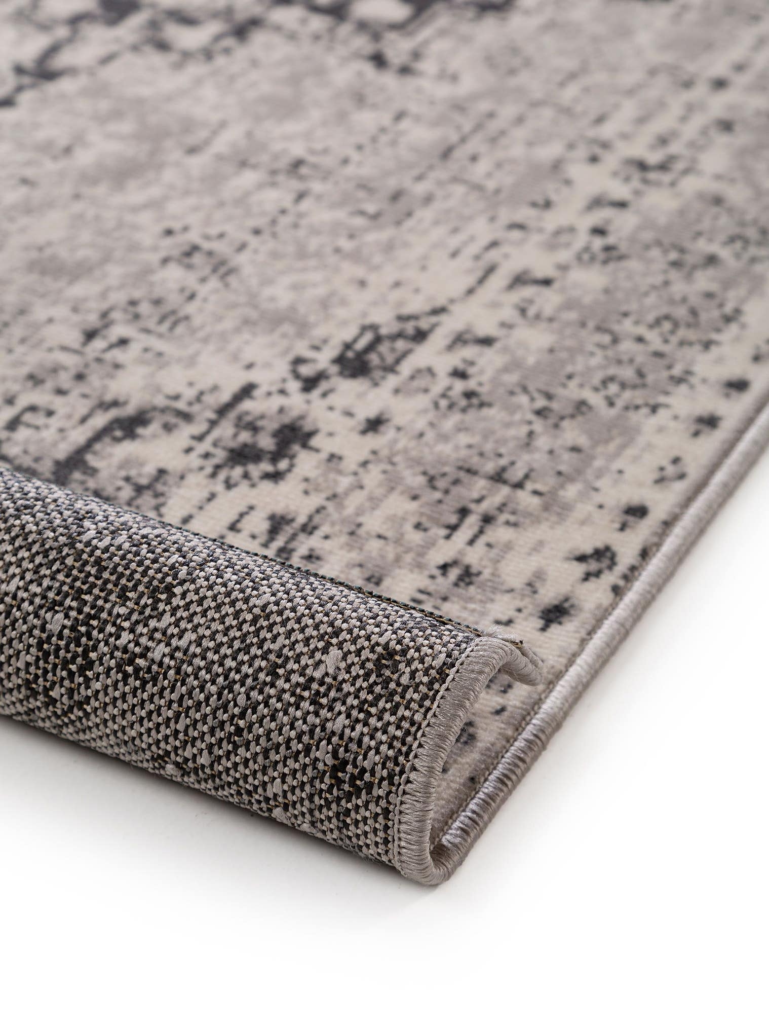 Tapis en 100% Polypropylène en Gris avec une pile de 1- 5 mm de hauteur de benuta Nest