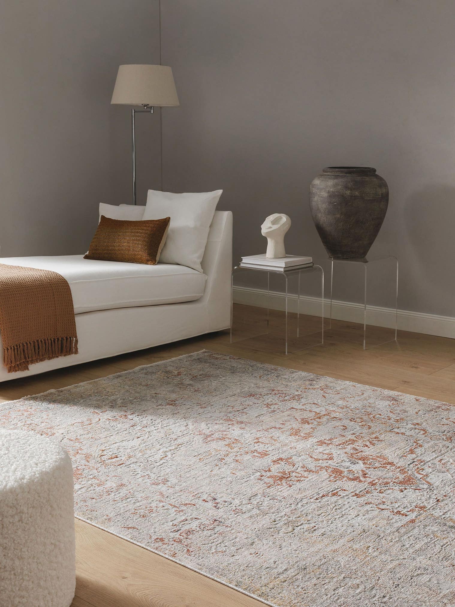 Teppich aus 100% Polyester in Beige mit 6 bis 10 mm hohem Flor von benuta Nest