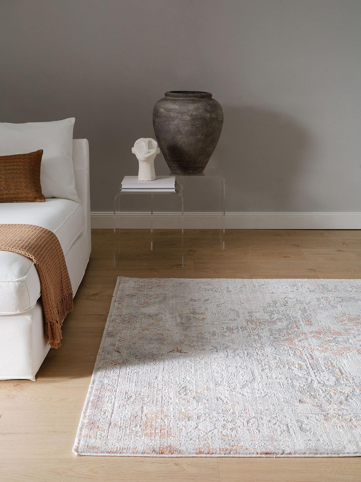 Teppich aus 100% Polyester in Beige mit 6 bis 10 mm hohem Flor von benuta Nest