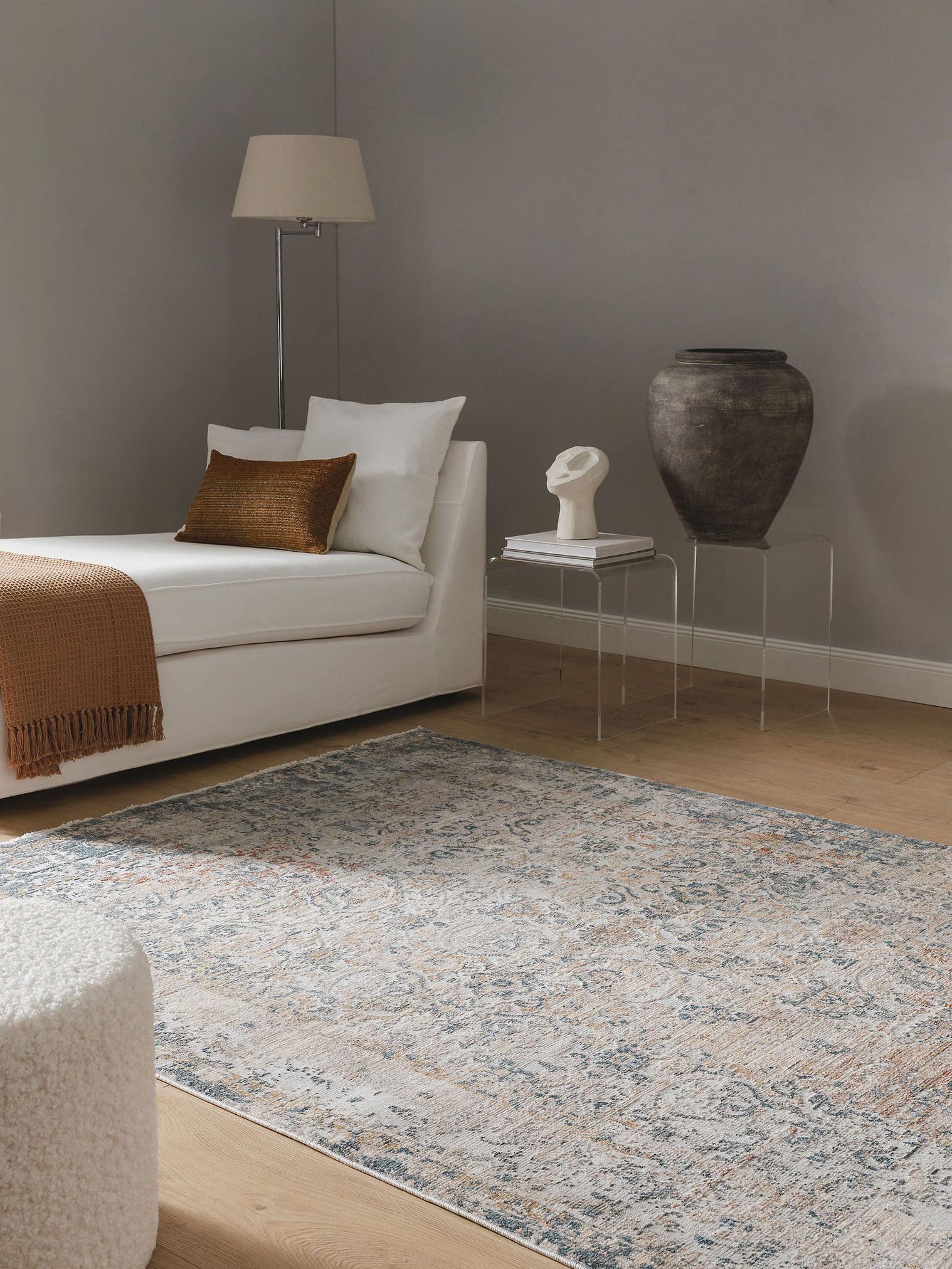 Matta av 100% Polyester i Beige med 6 - 10 mm hög lugg från benuta Nest