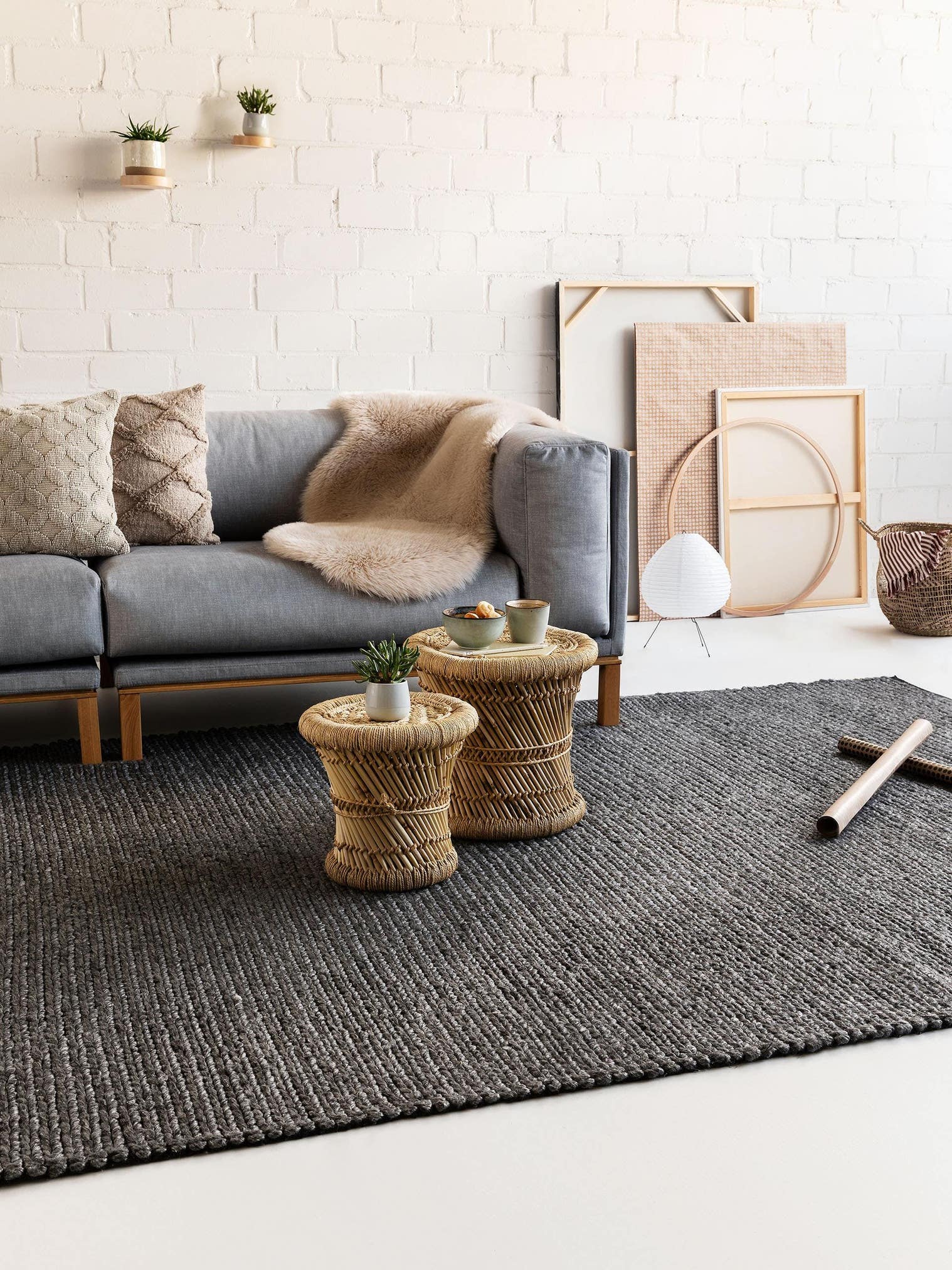 Teppich aus 60% Wolle, 40% Polyester in Grau mit bis 5 mm hohem Flor von benuta Pure