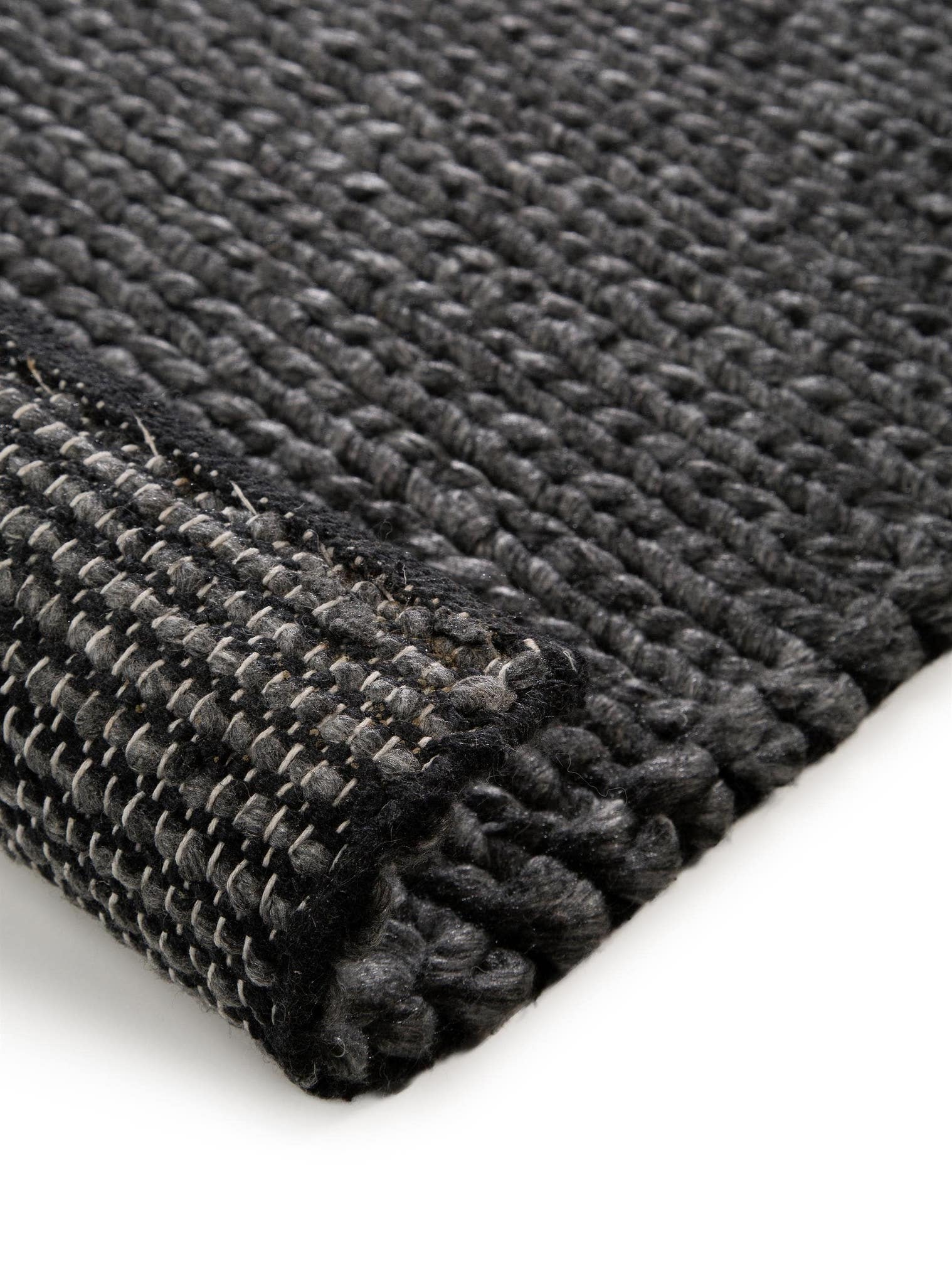 Teppich aus 60% Wolle, 40% Polyester in Grau mit bis 5 mm hohem Flor von benuta Pure
